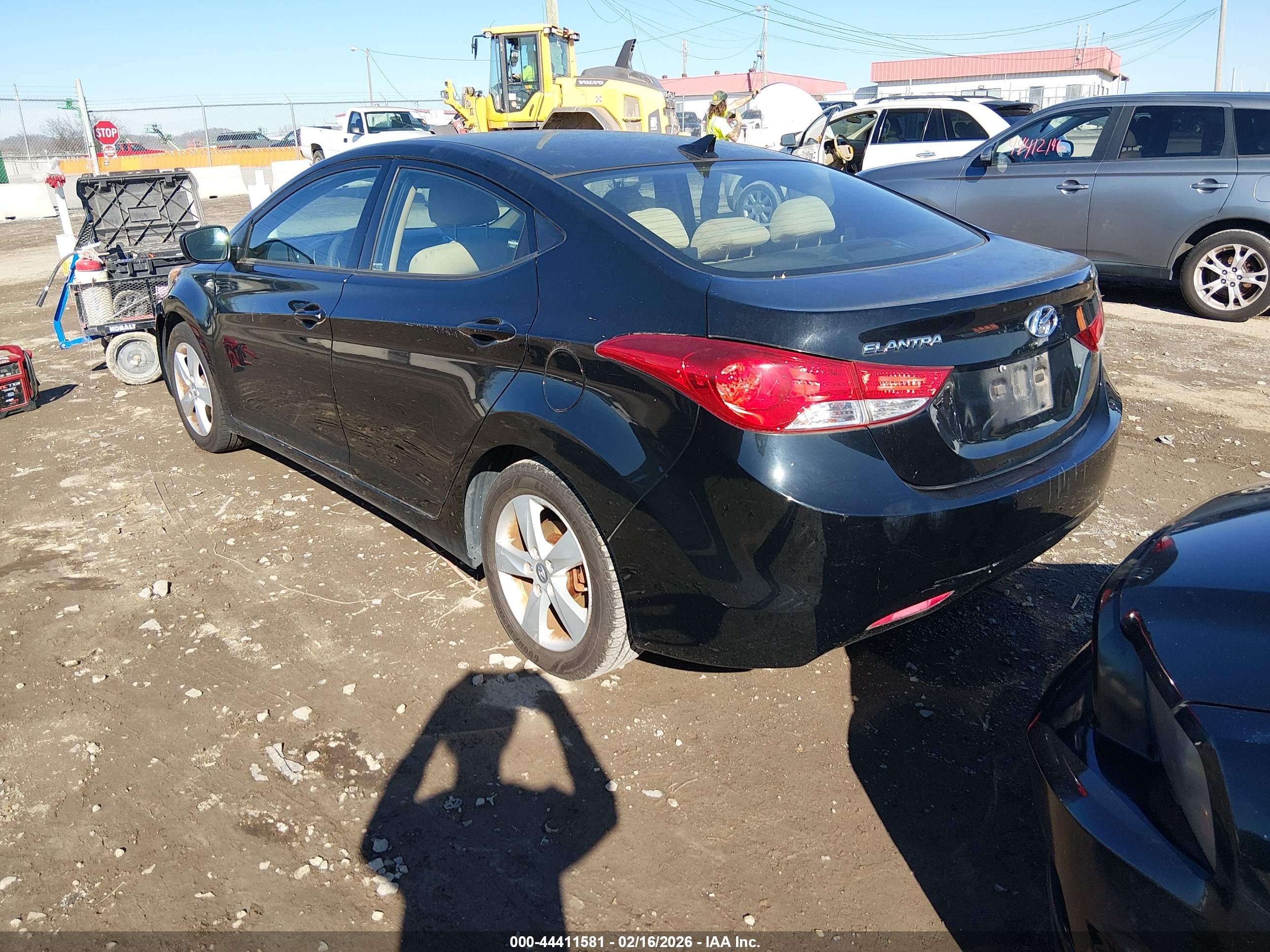 HYUNDAI ELANTRA image 3