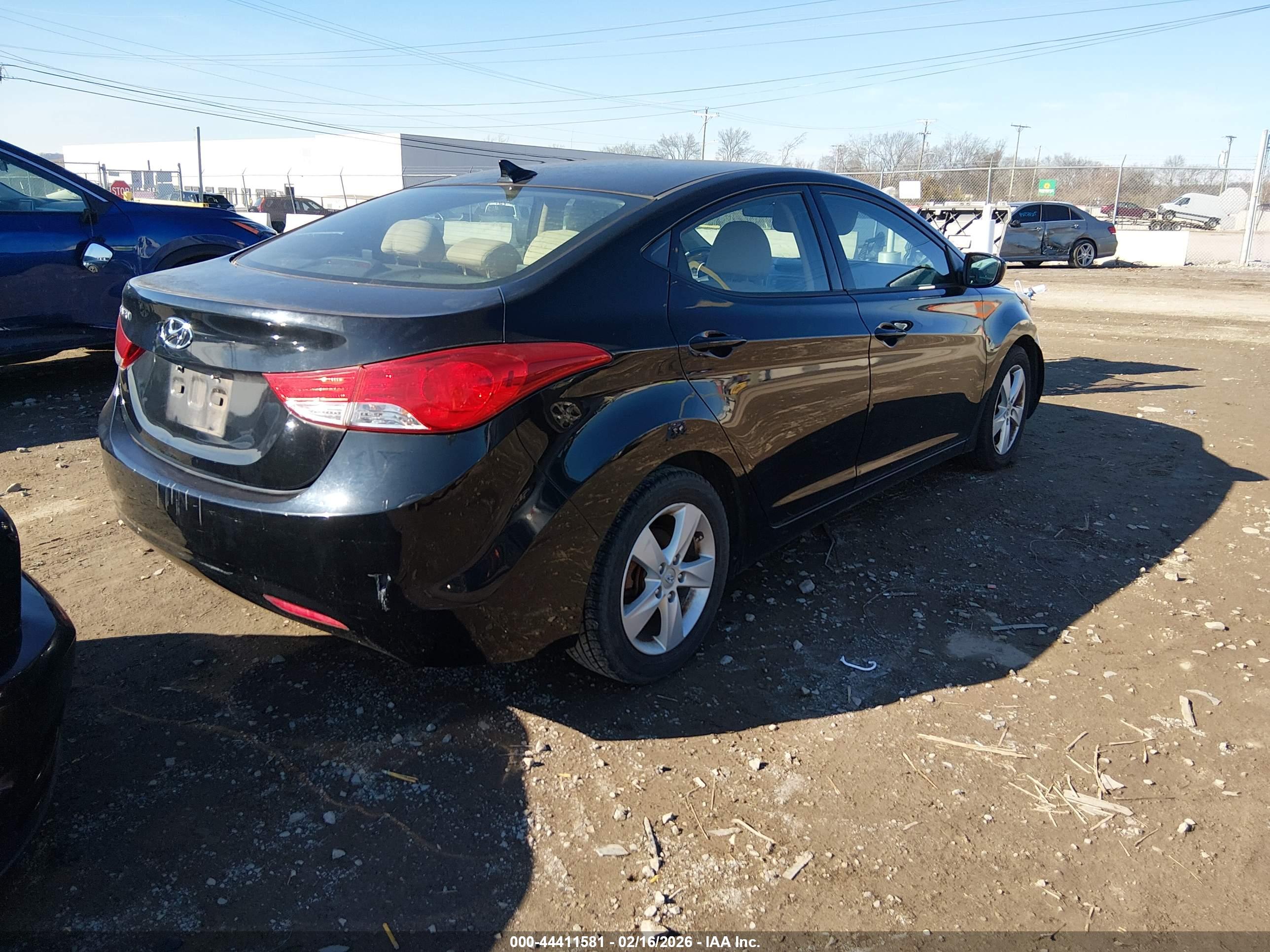 HYUNDAI ELANTRA image 4
