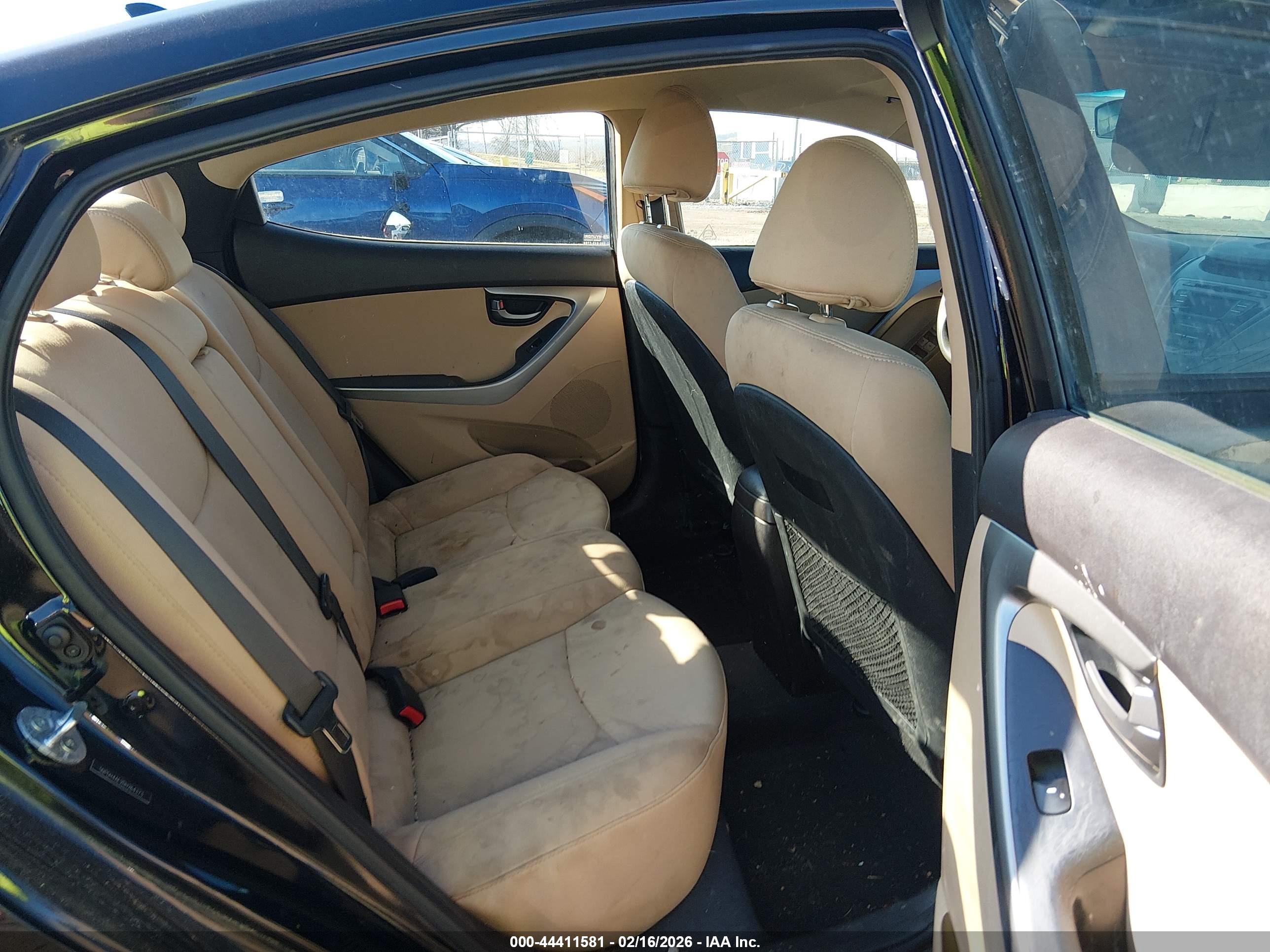 HYUNDAI ELANTRA image 8