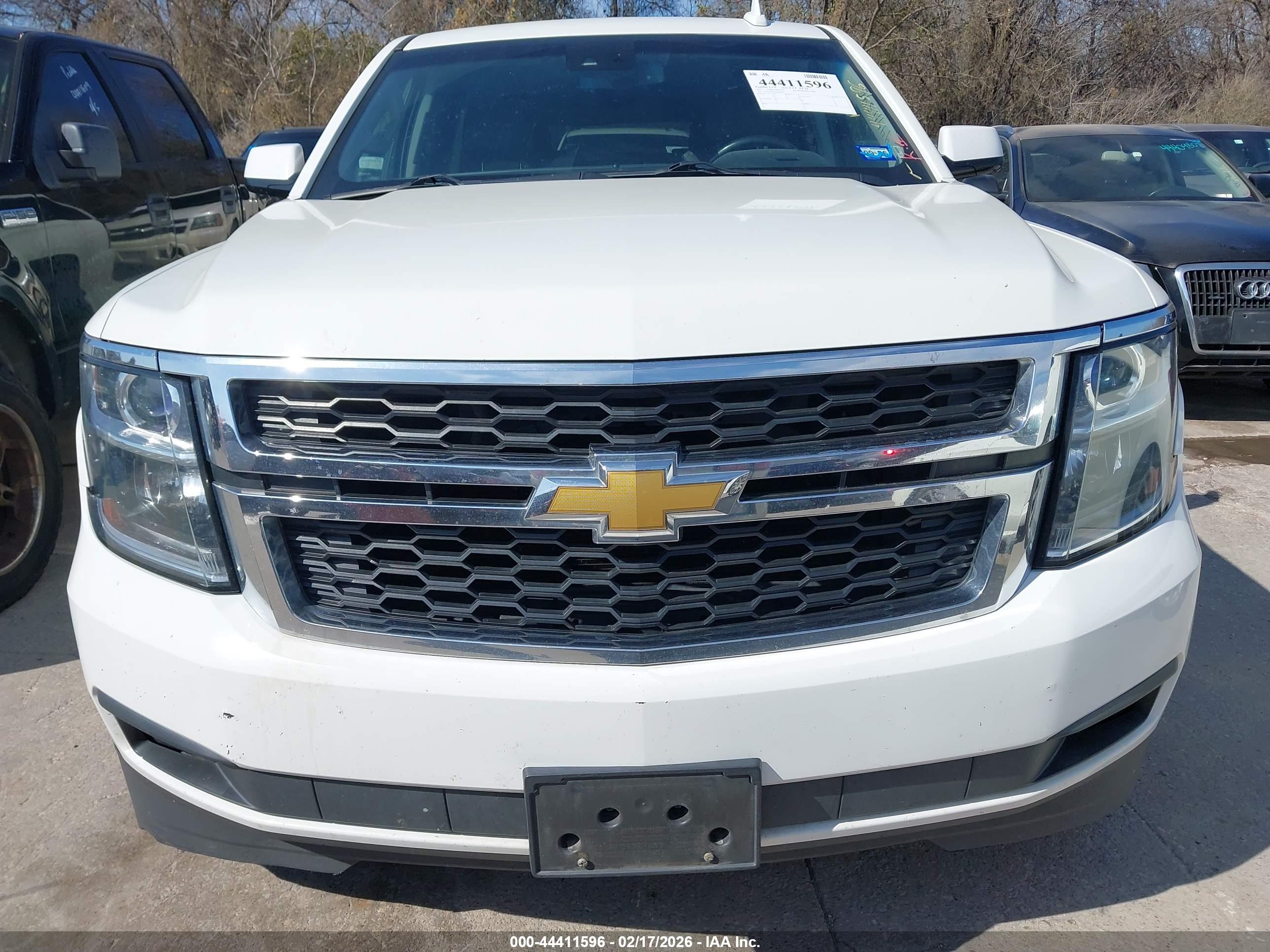 CHEVROLET SUBURBAN image 6