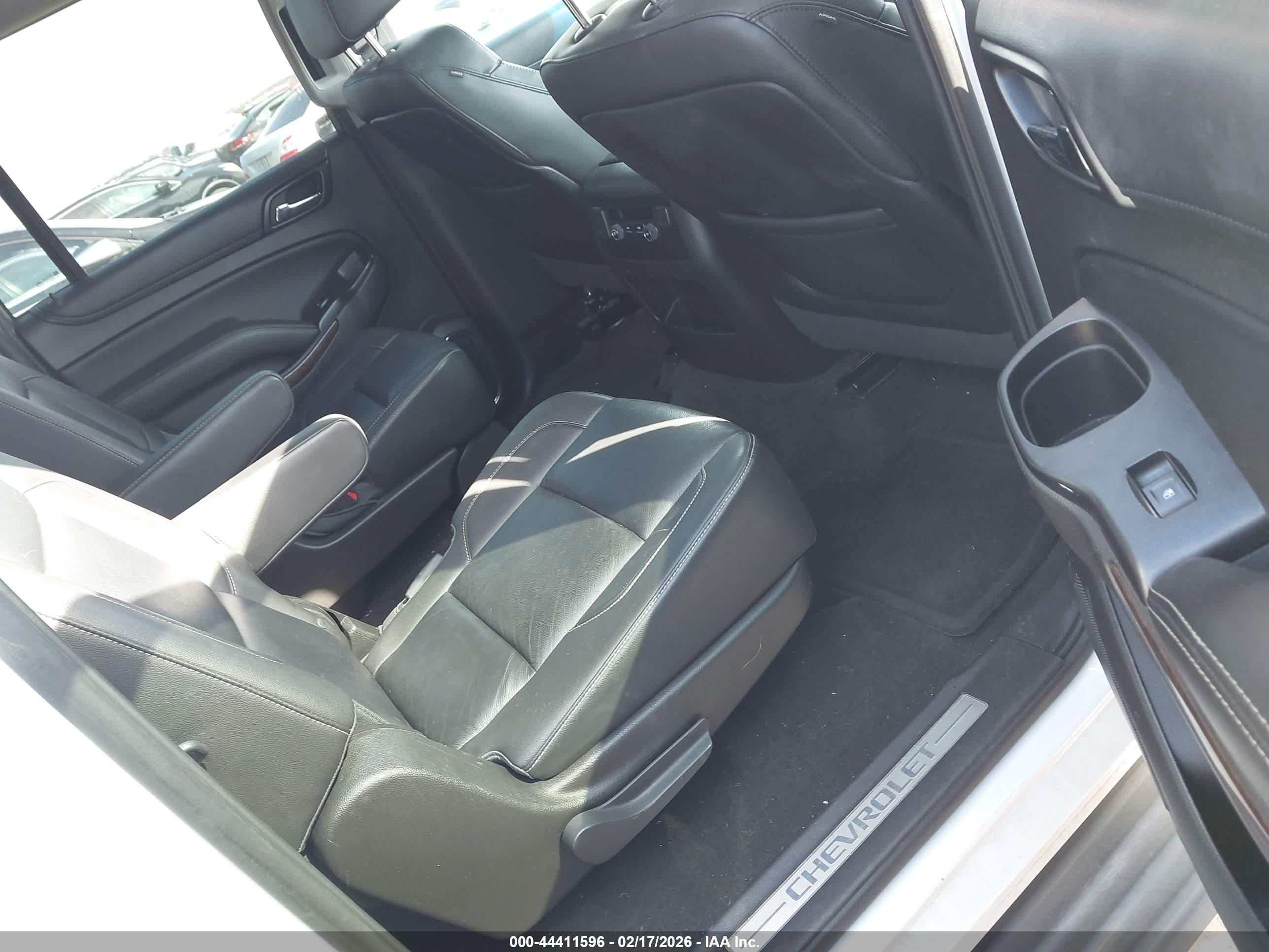 CHEVROLET SUBURBAN image 8