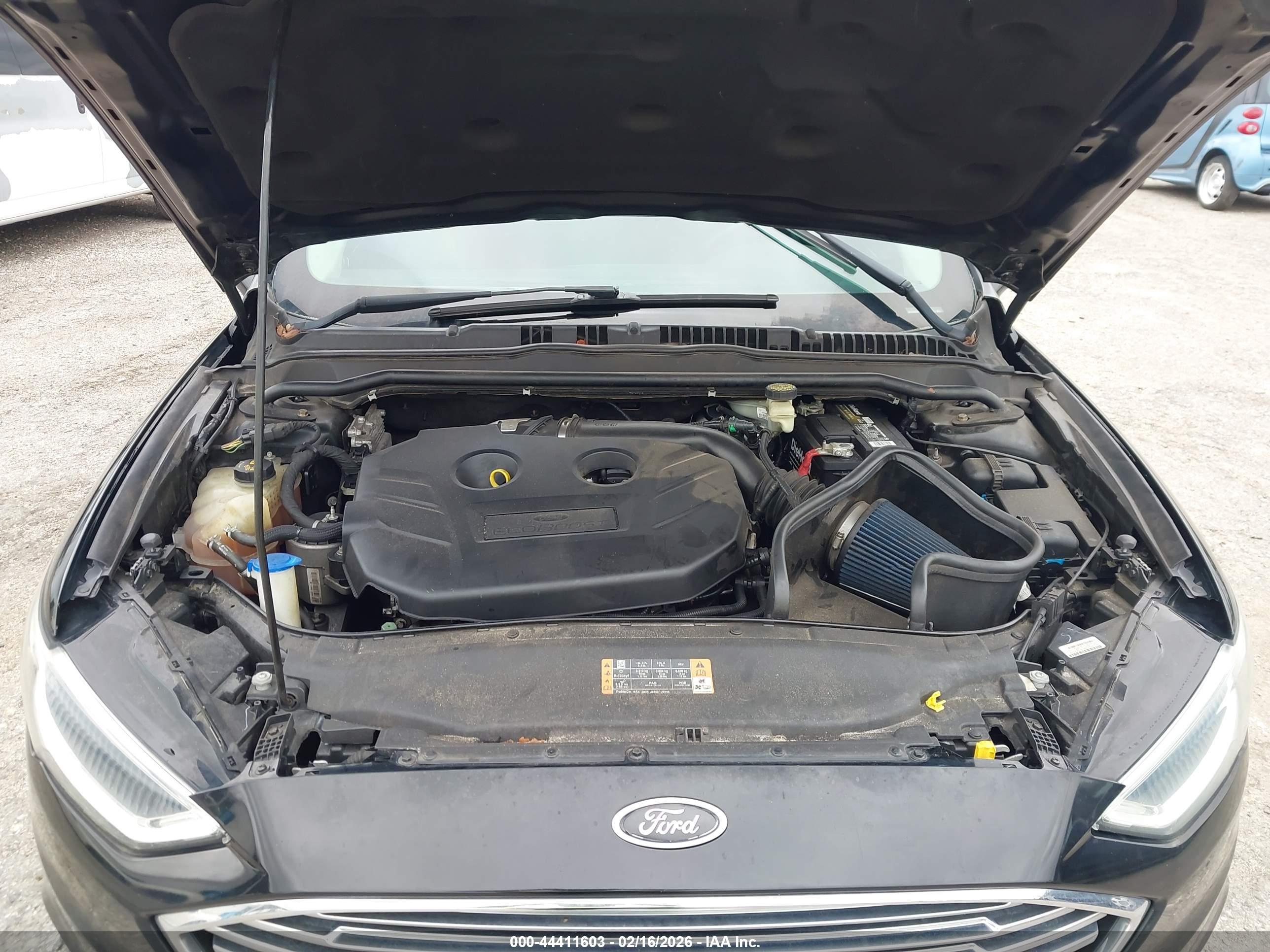 FORD FUSION image 10