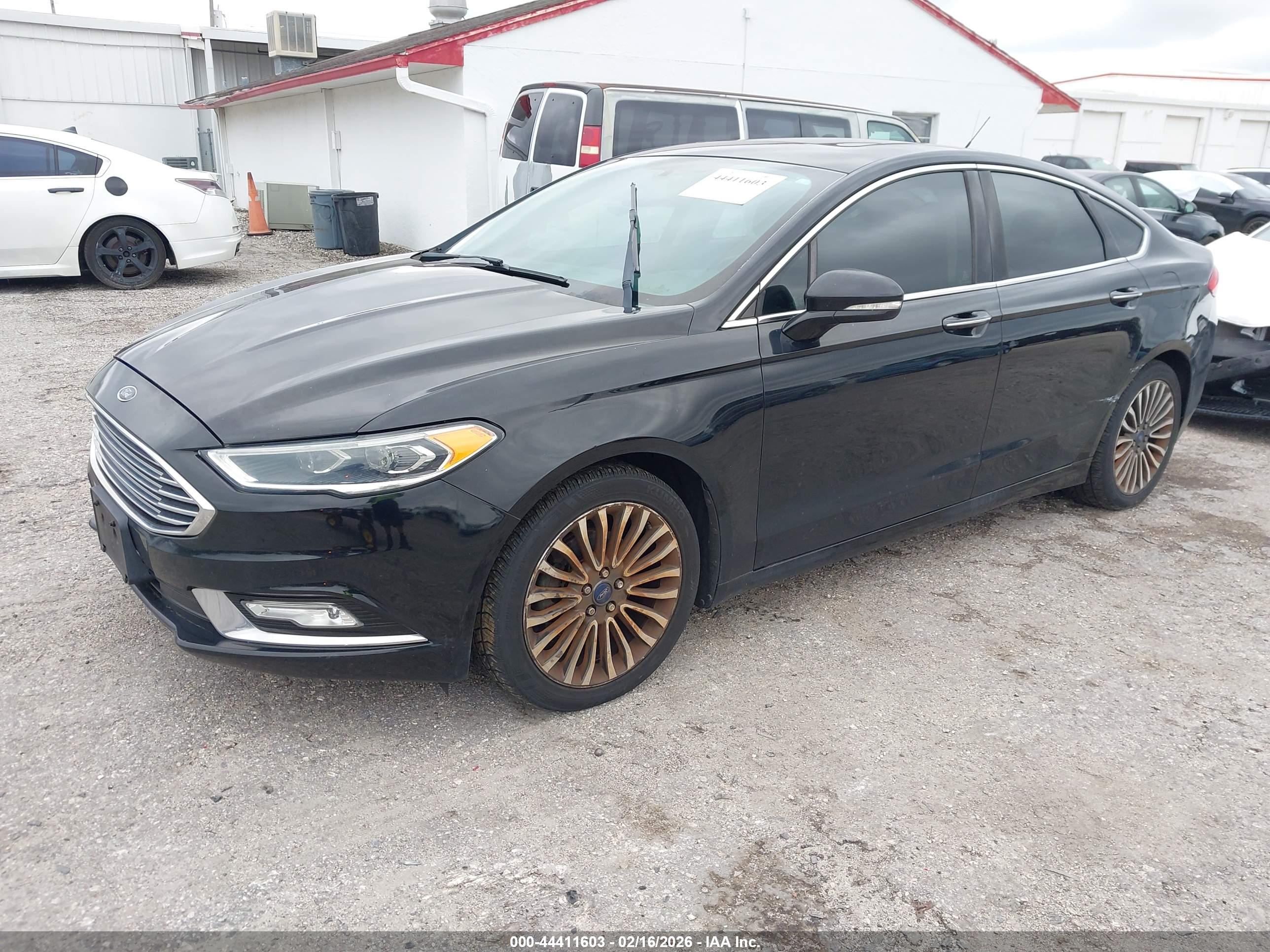FORD FUSION image 2
