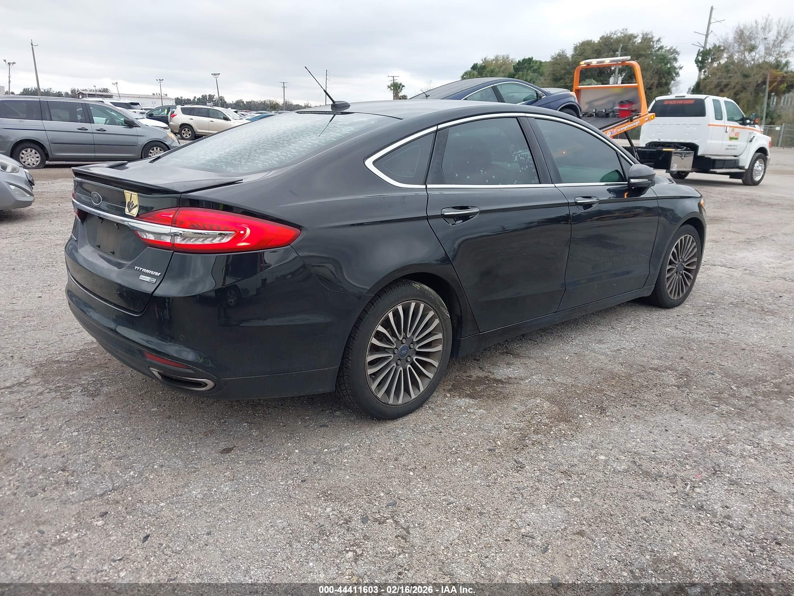 FORD FUSION image 4