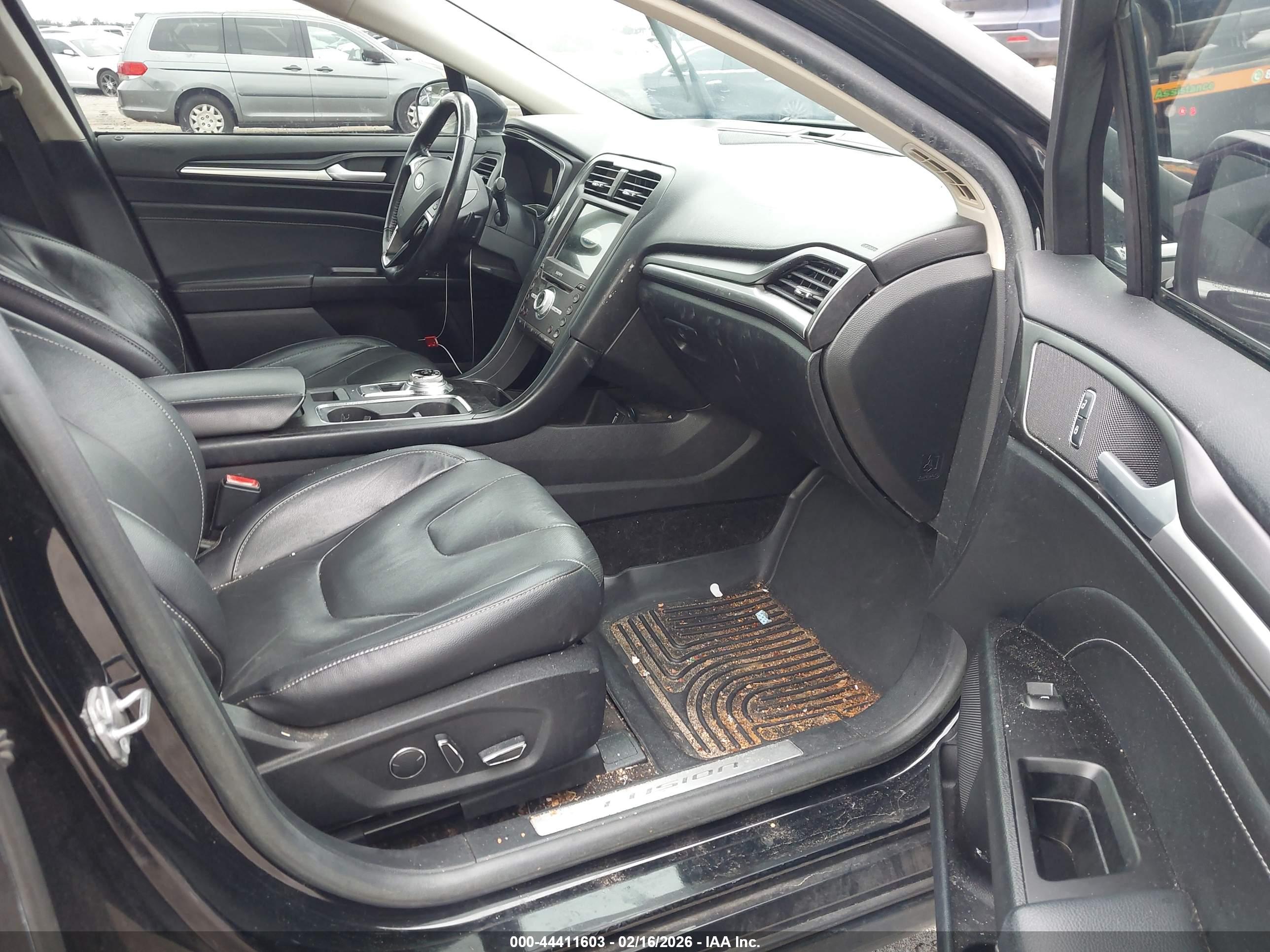 FORD FUSION image 5
