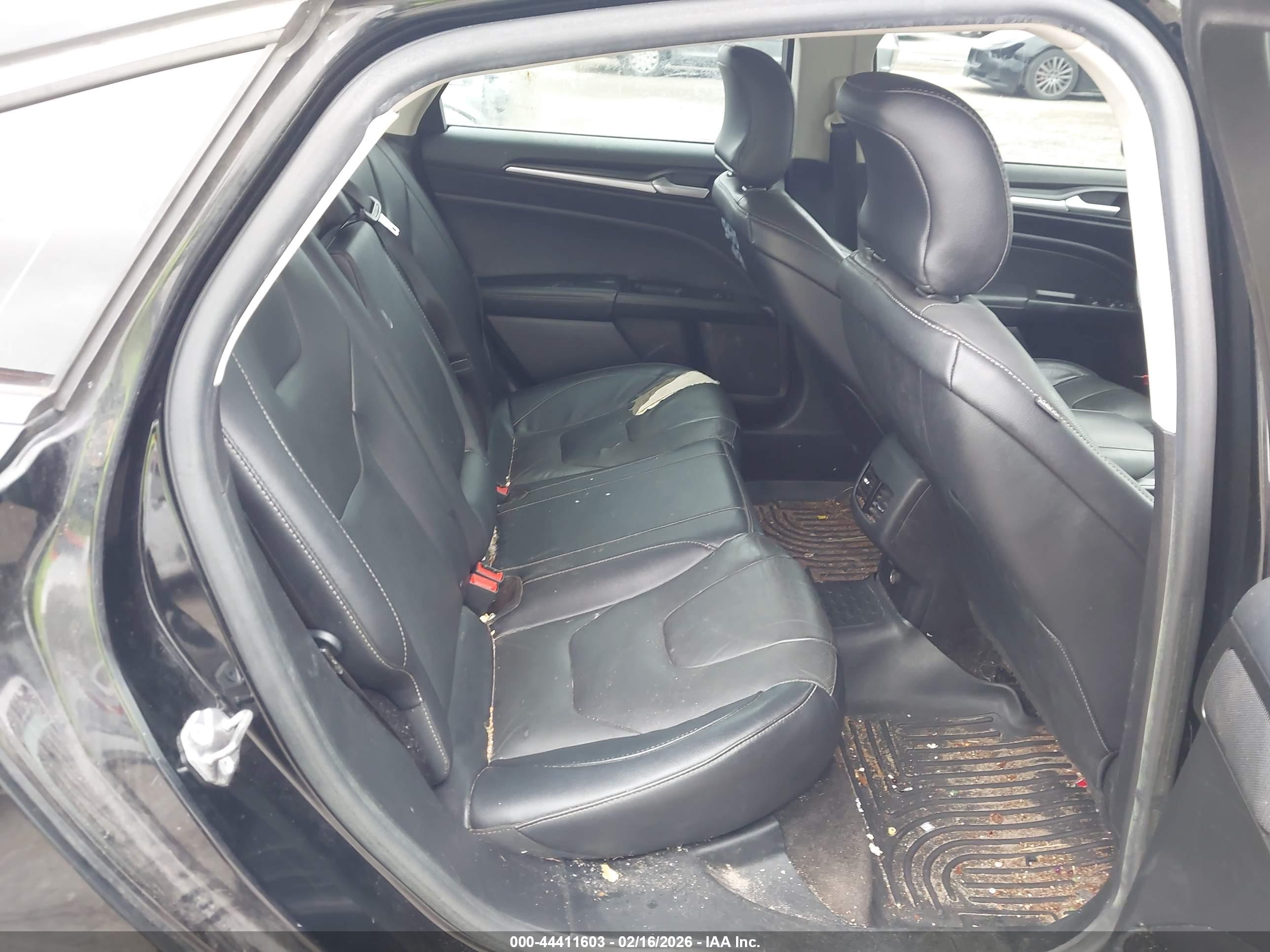 FORD FUSION image 8