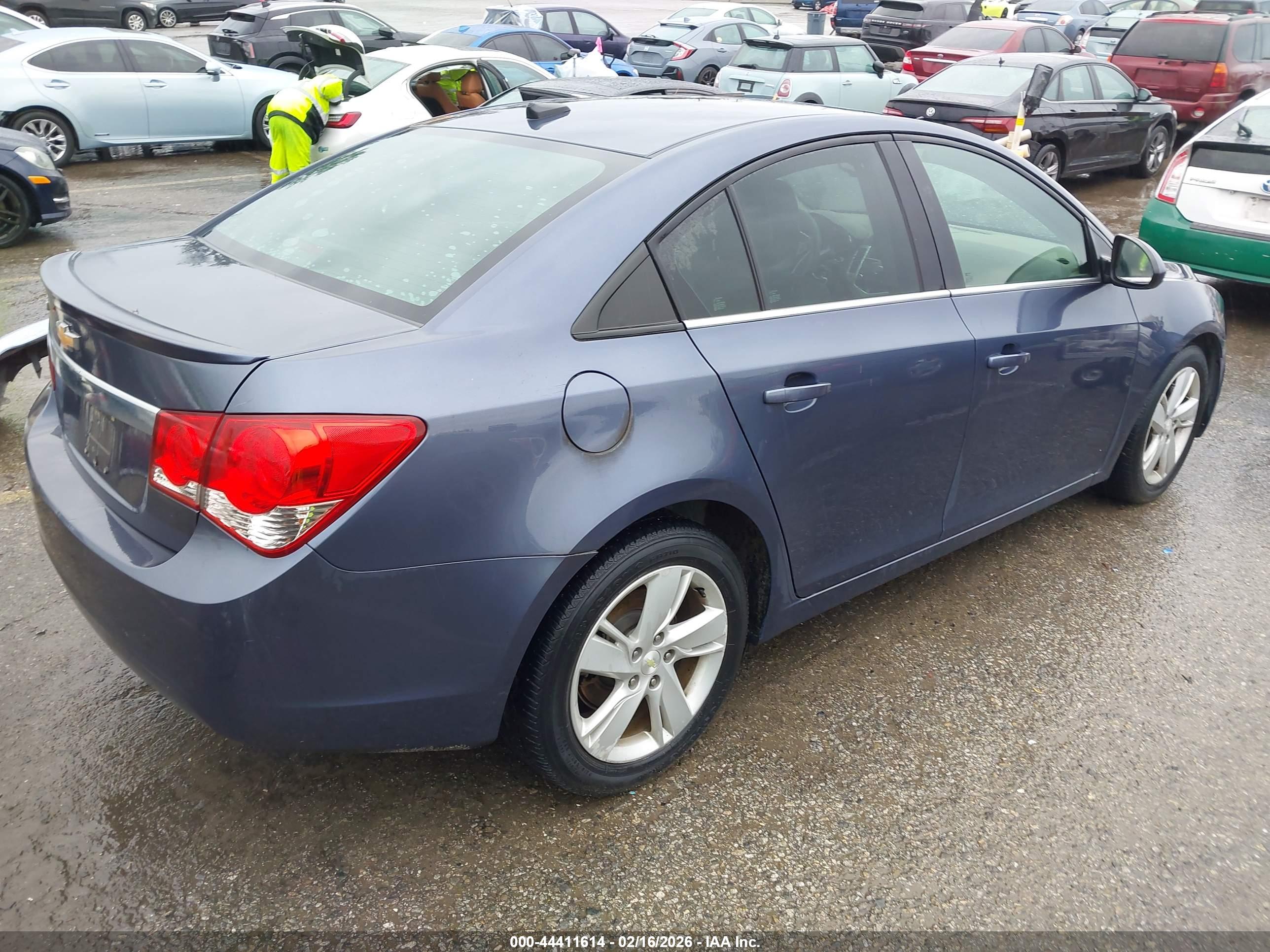 CHEVROLET CRUZE image 4