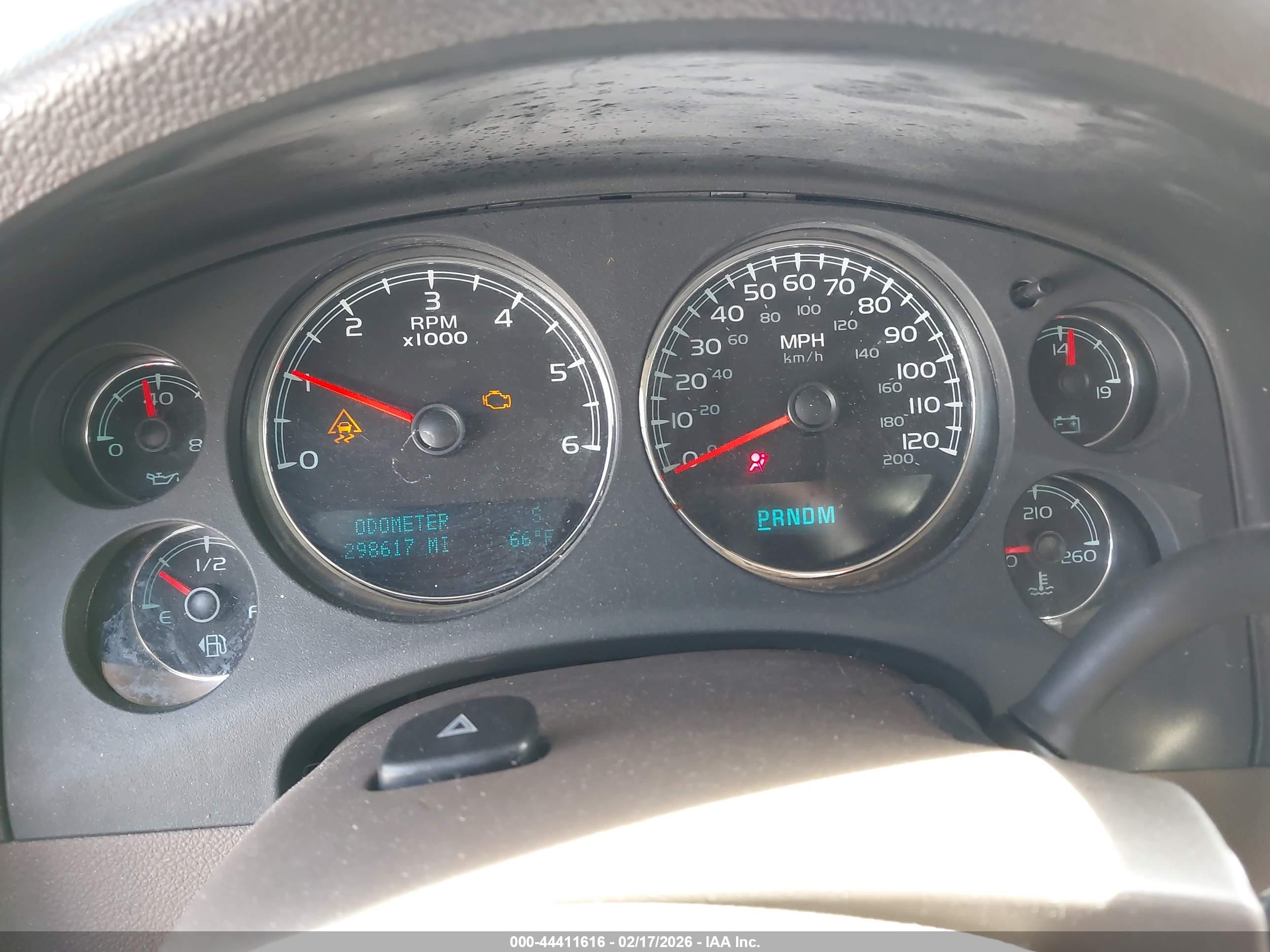 CHEVROLET SUBURBAN image 7