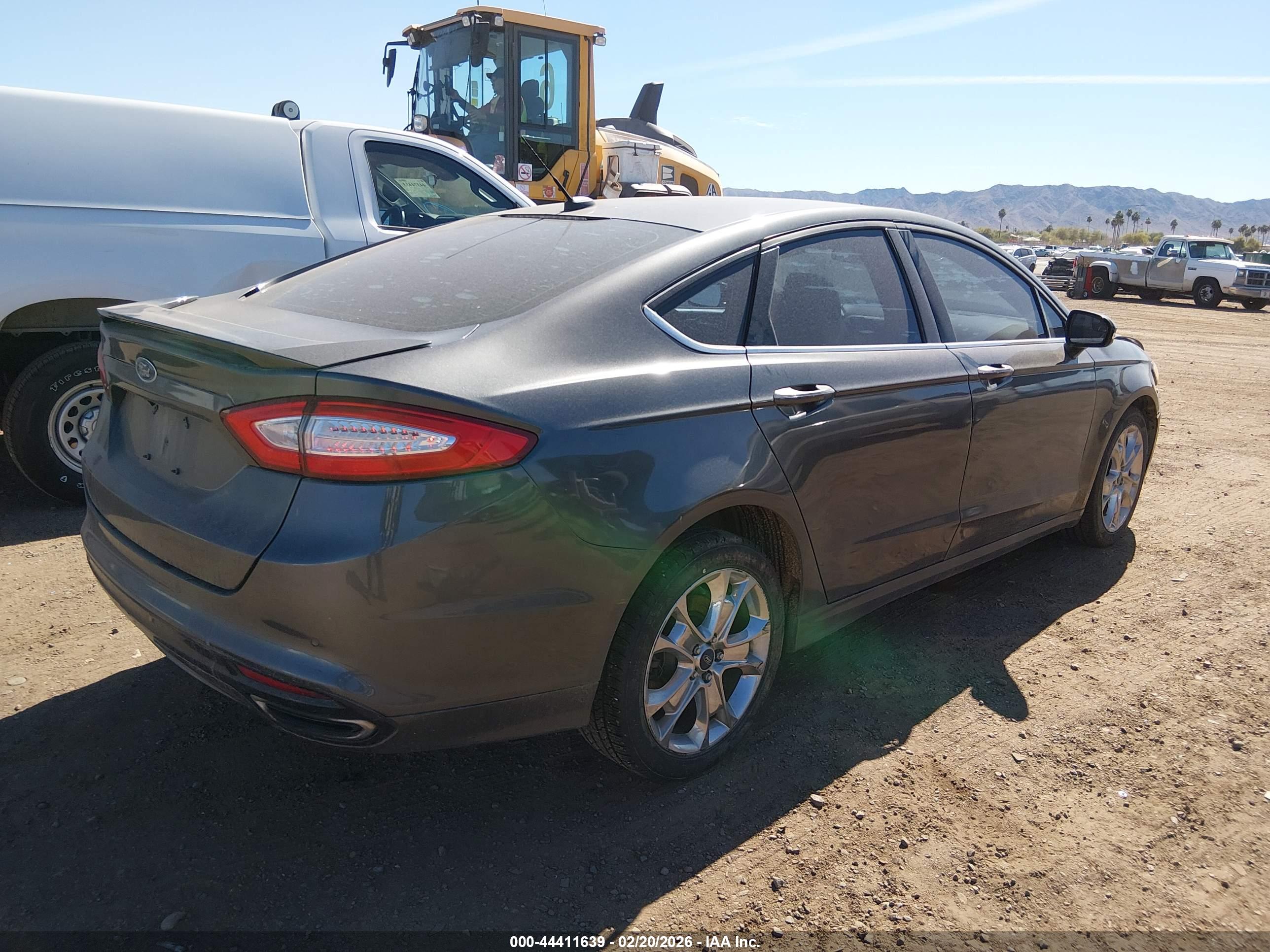 FORD FUSION image 4