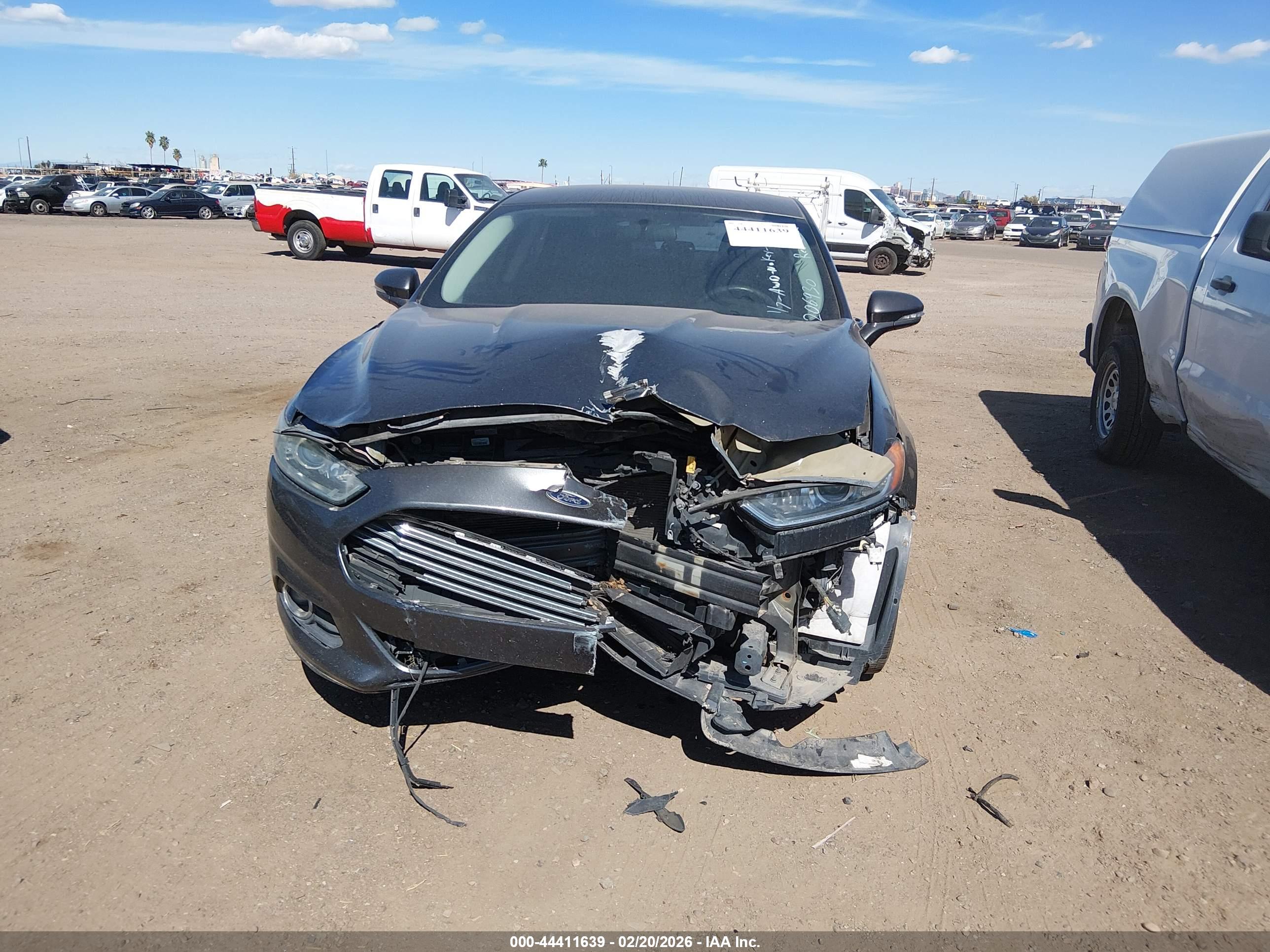 FORD FUSION image 6