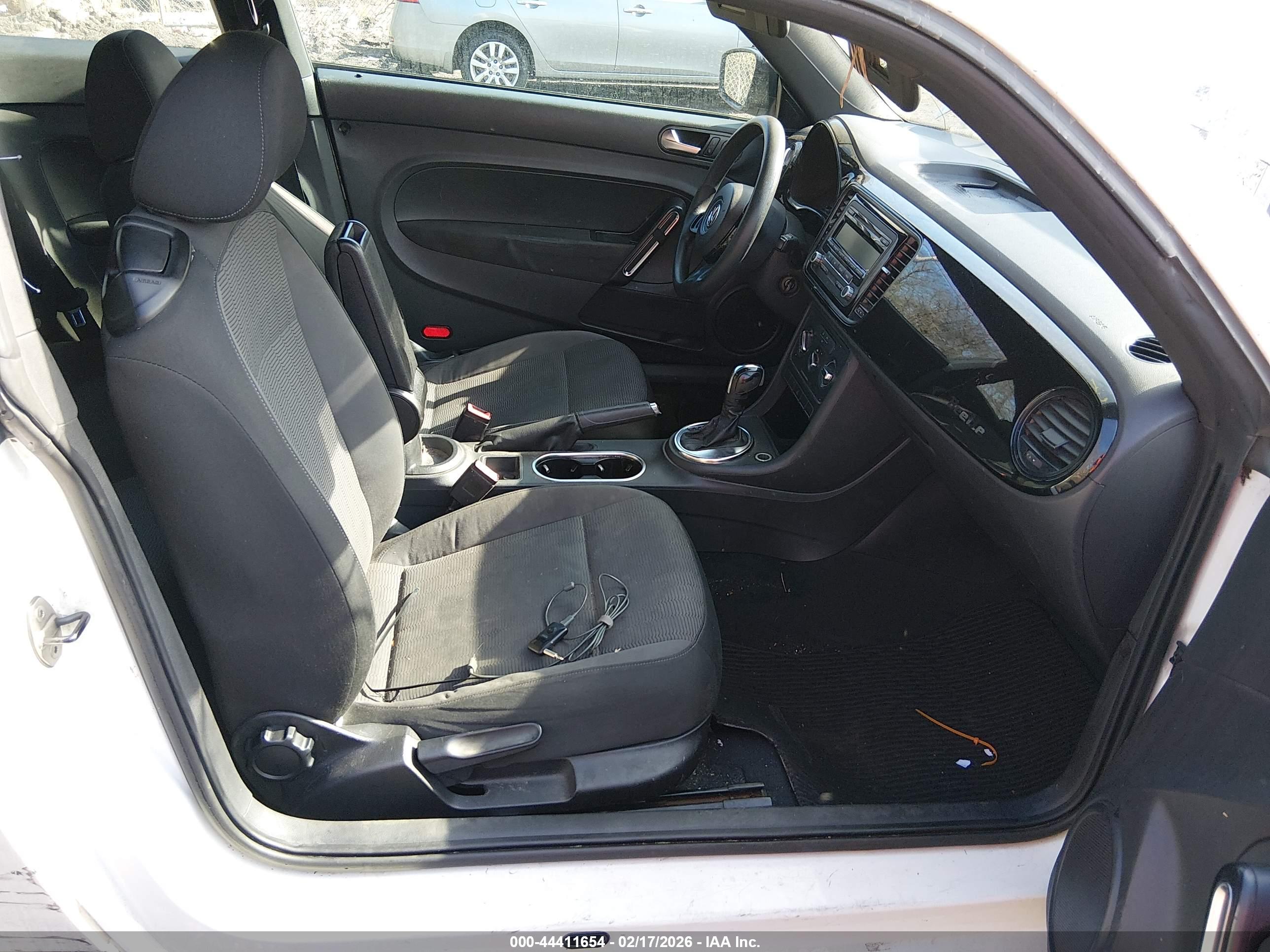 VOLKSWAGEN BEETLE image 5