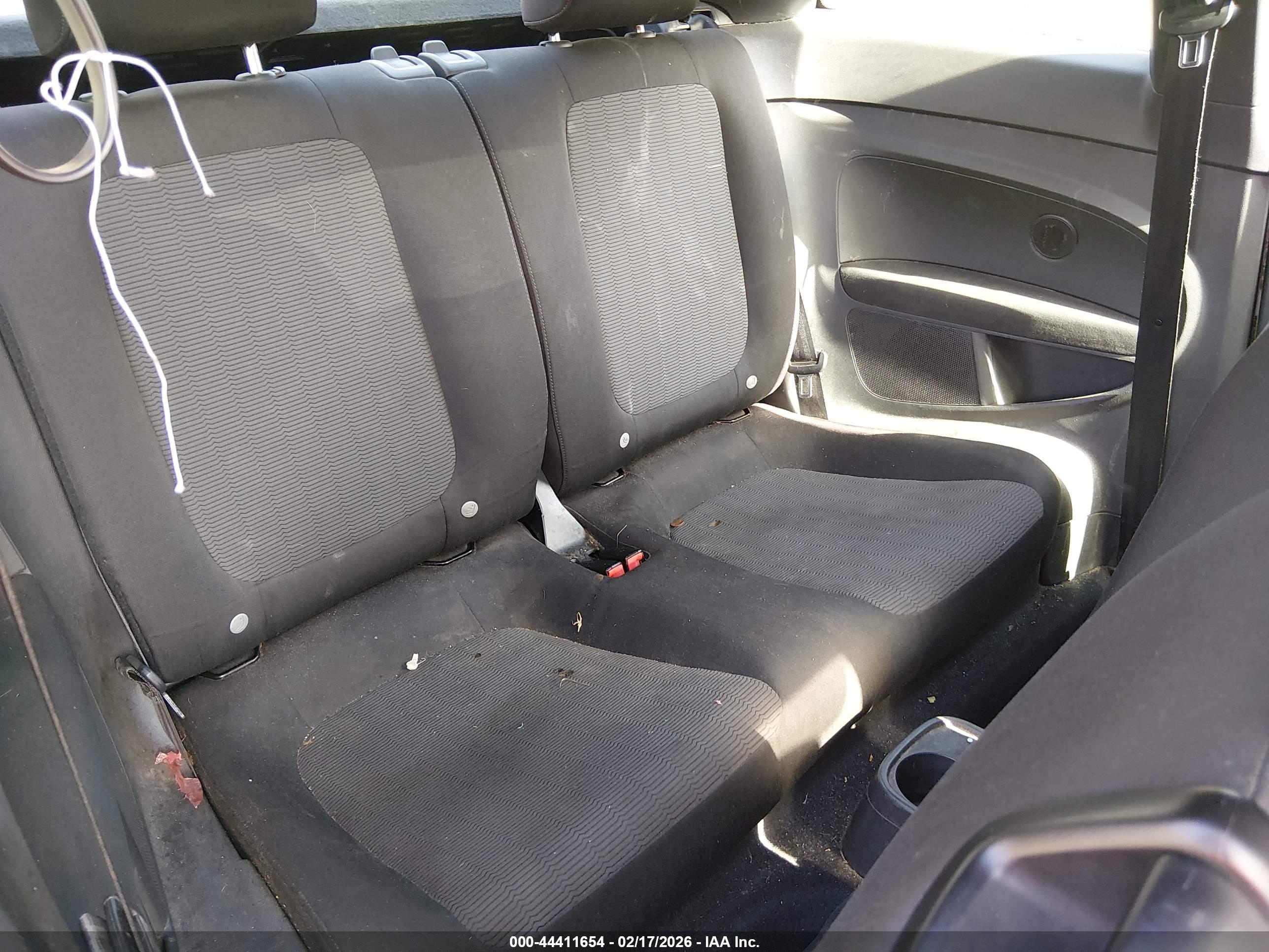 VOLKSWAGEN BEETLE image 8