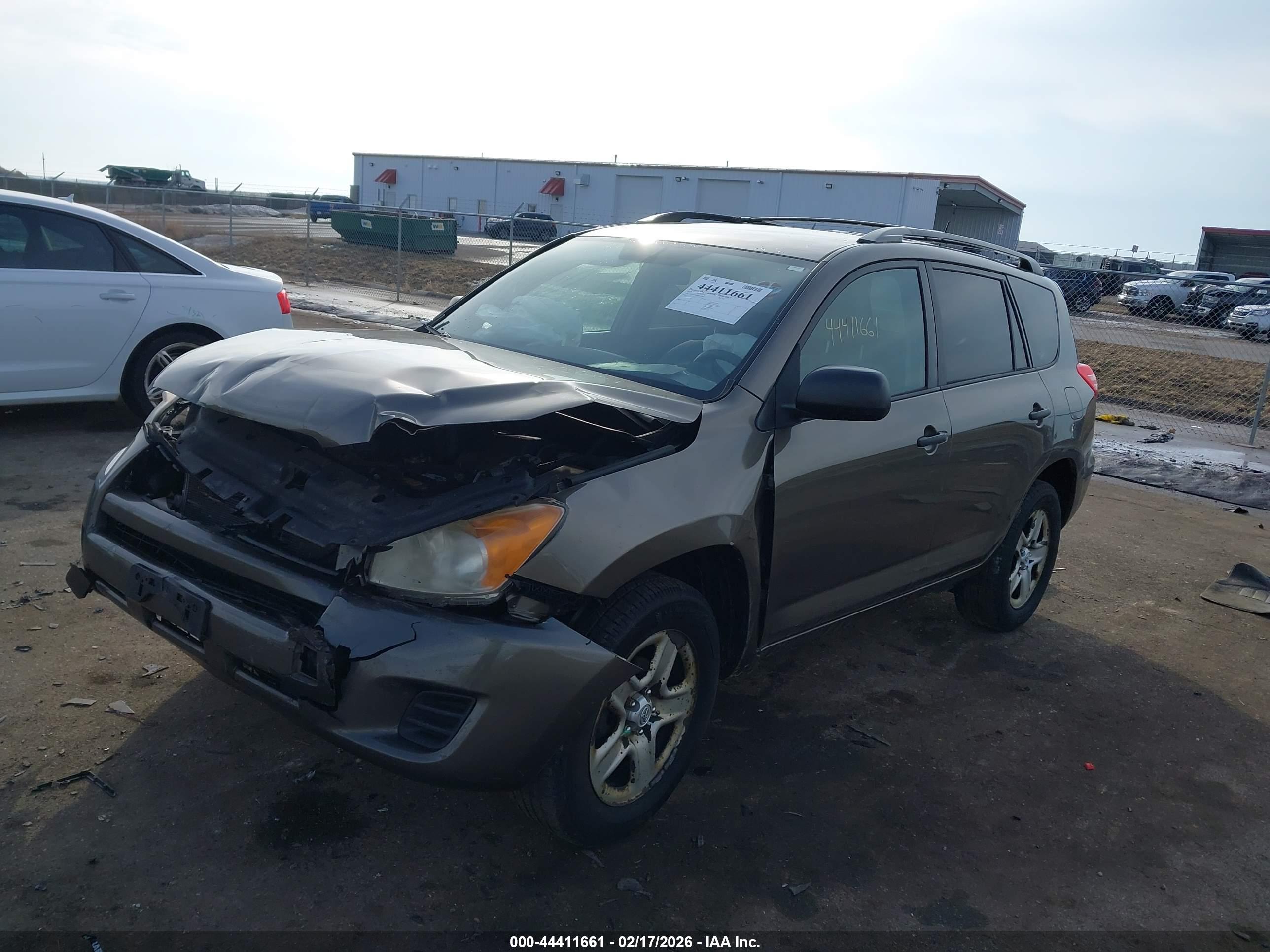 TOYOTA RAV4 image 2