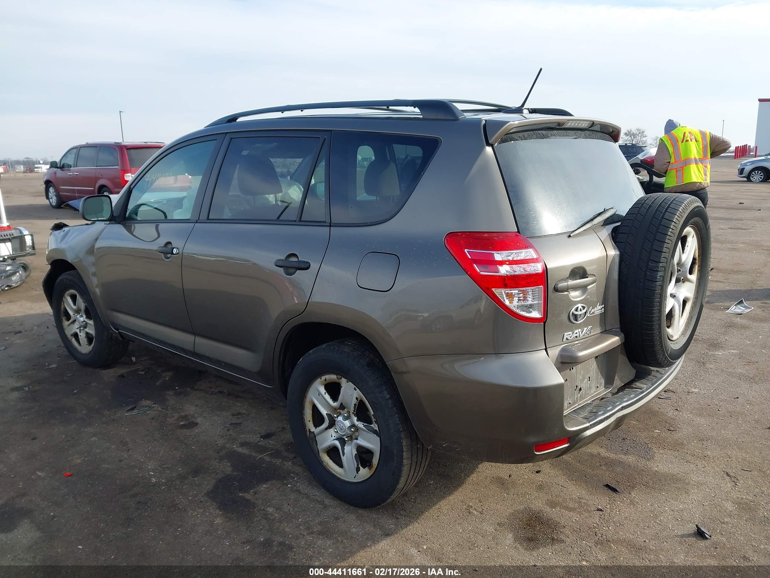 TOYOTA RAV4 image 3