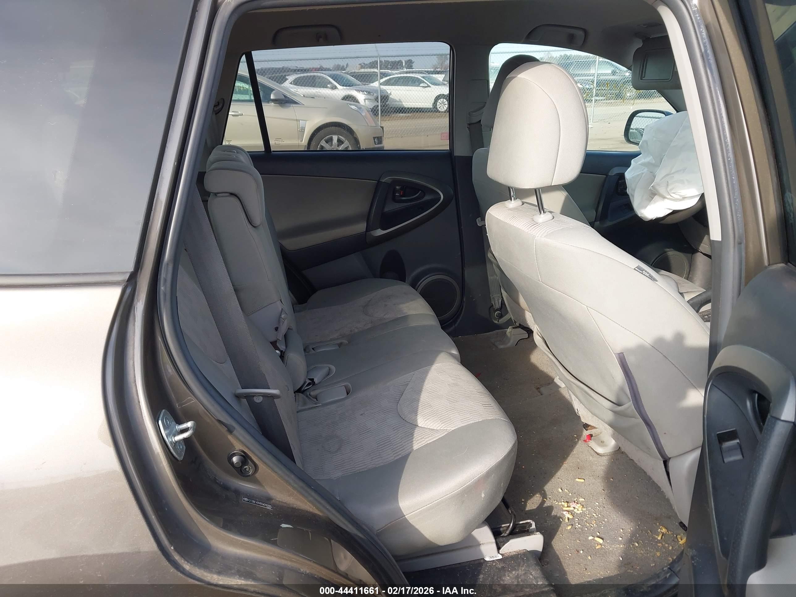 TOYOTA RAV4 image 8