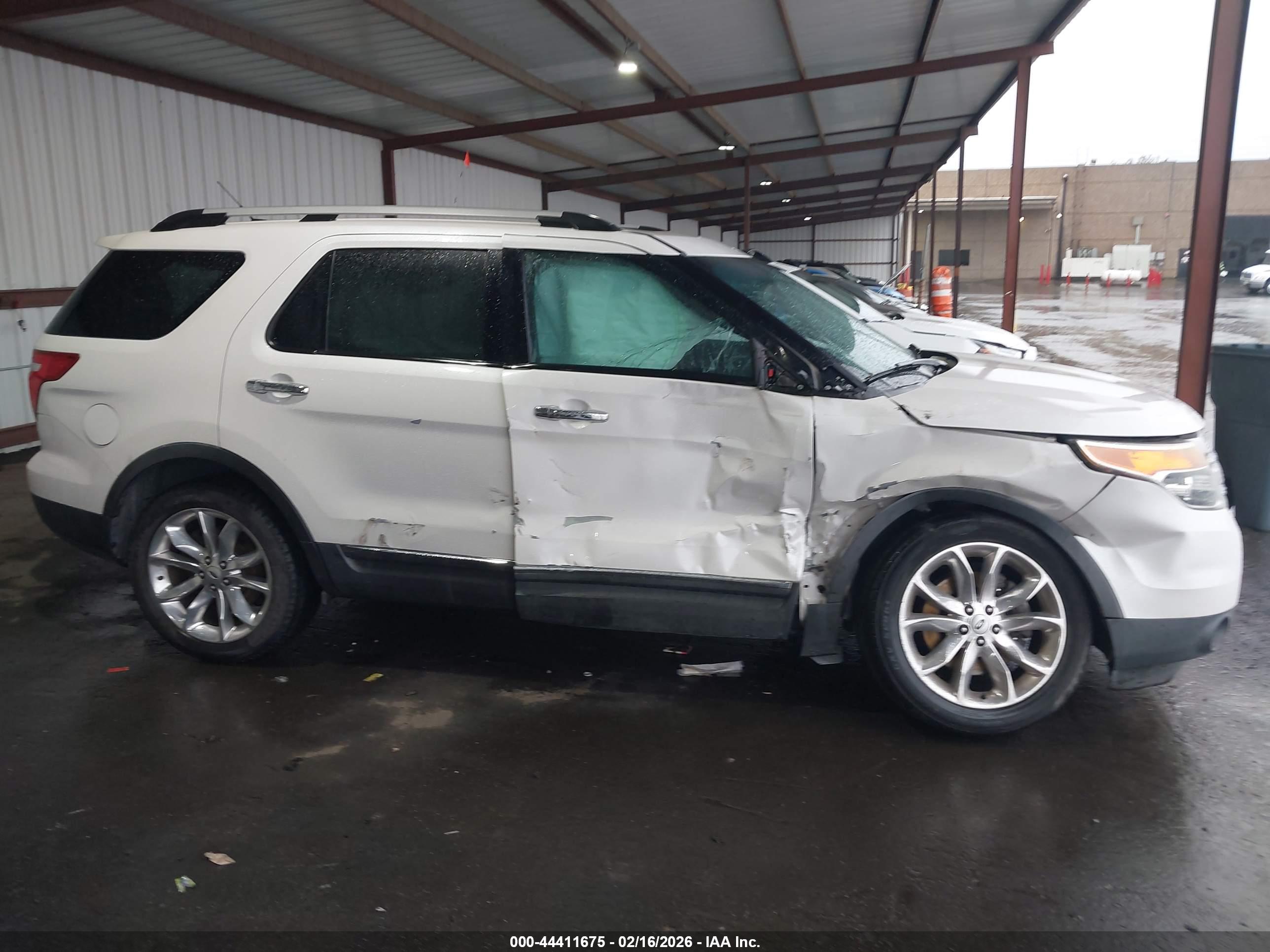 FORD EXPLORER image 6