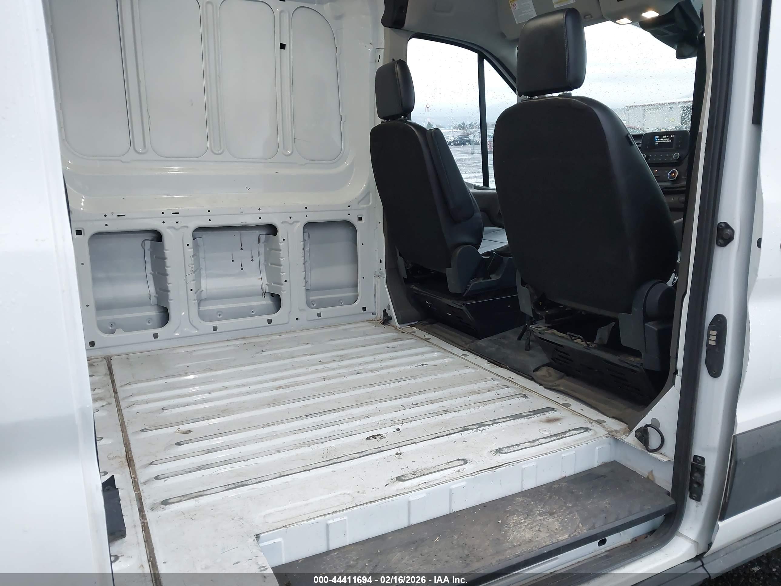 FORD TRANSIT-250 image 8