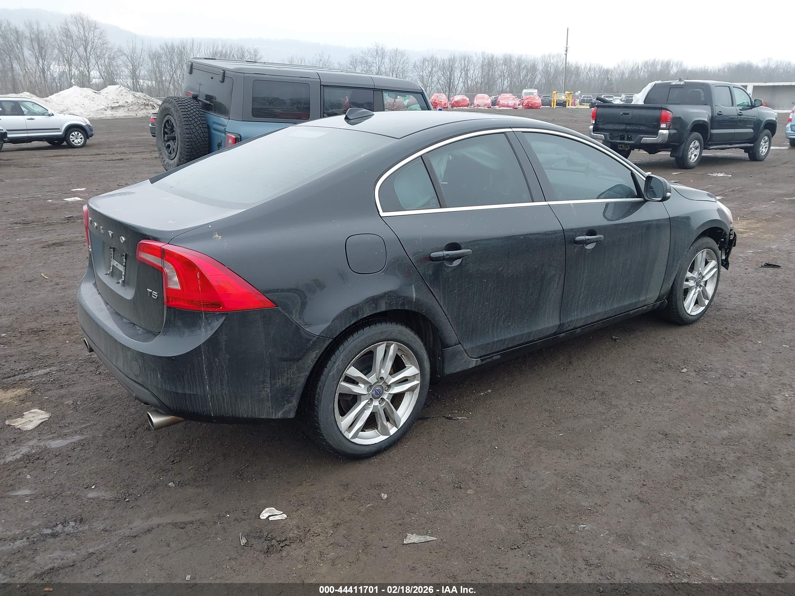 VOLVO S60 image 4