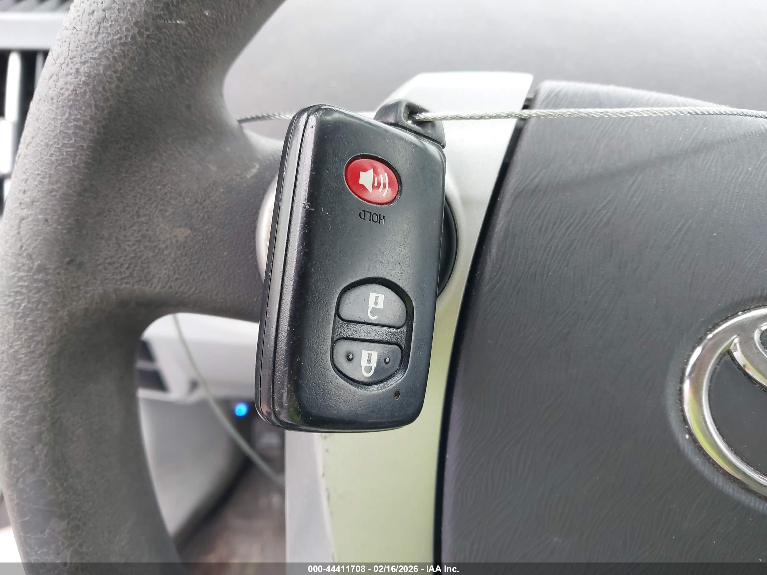 TOYOTA PRIUS image 11