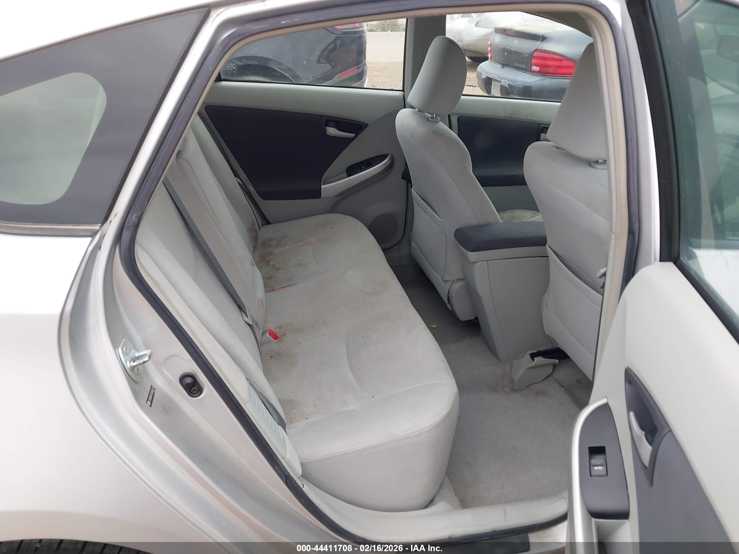 TOYOTA PRIUS image 8