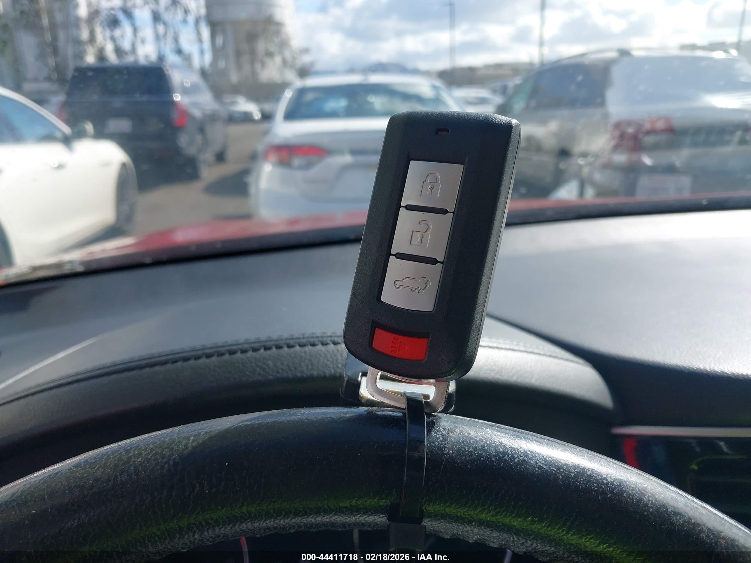 MITSUBISHI OUTLANDER image 11