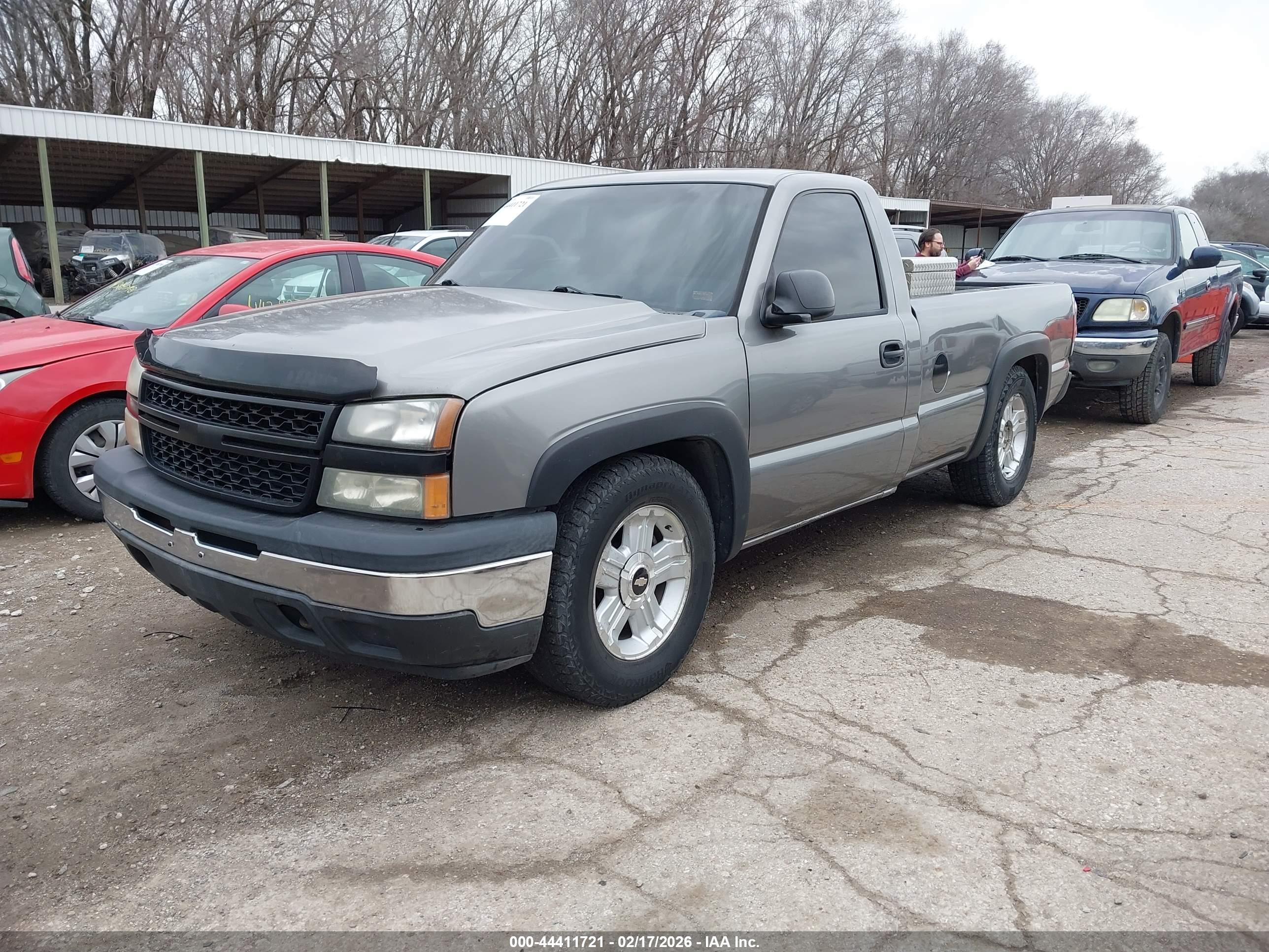 CHEVROLET SILVERADO image 2