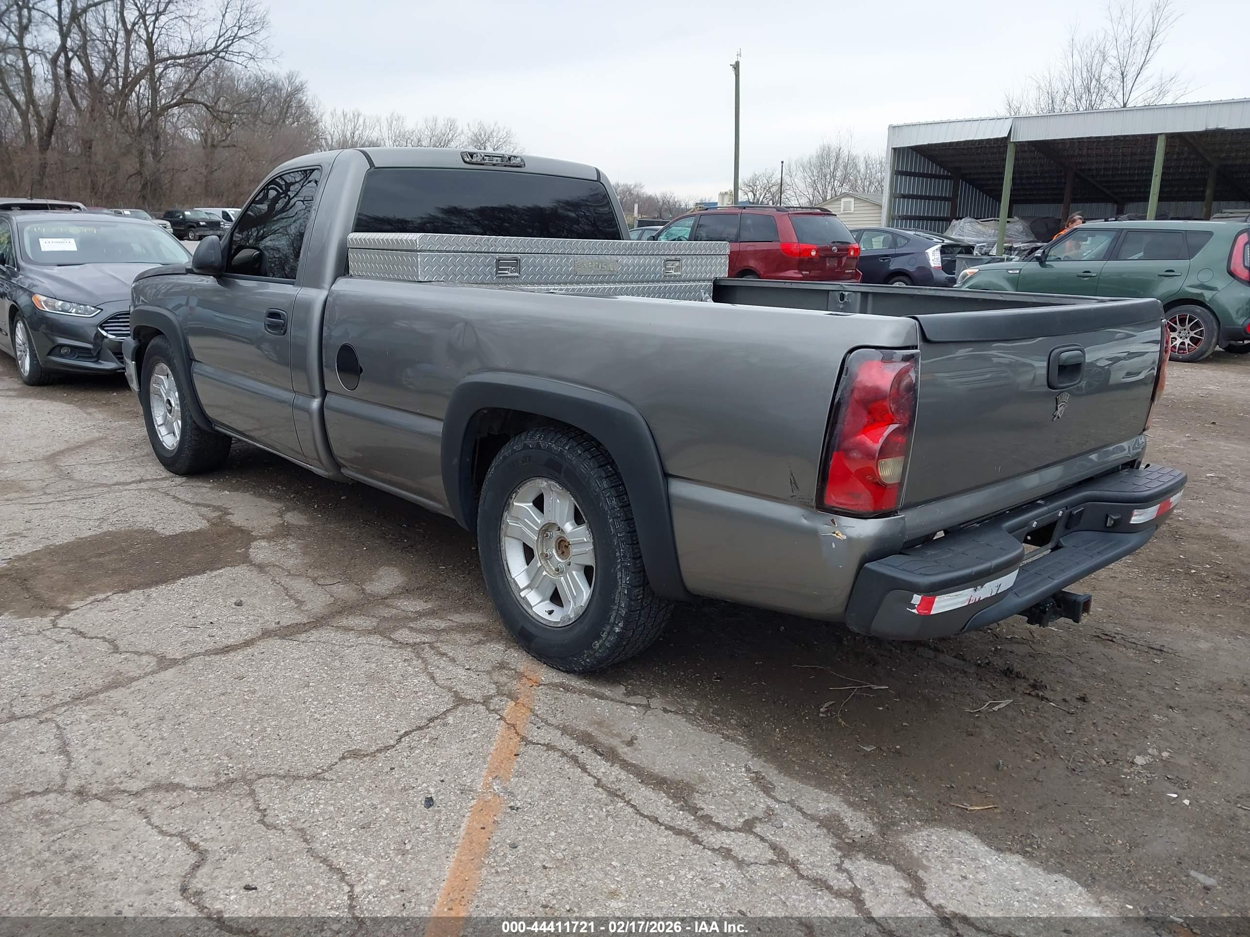 CHEVROLET SILVERADO image 3