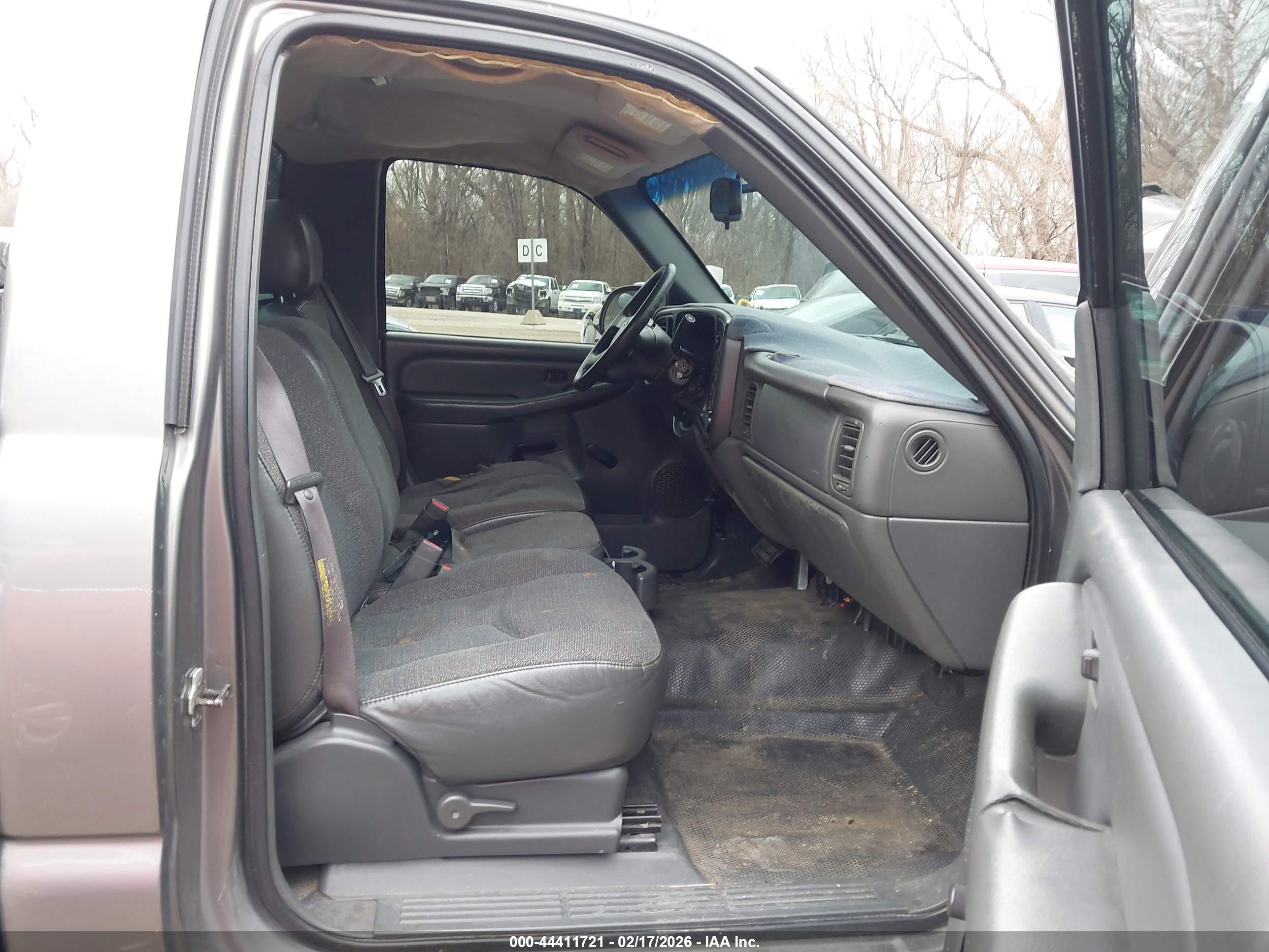 CHEVROLET SILVERADO image 5