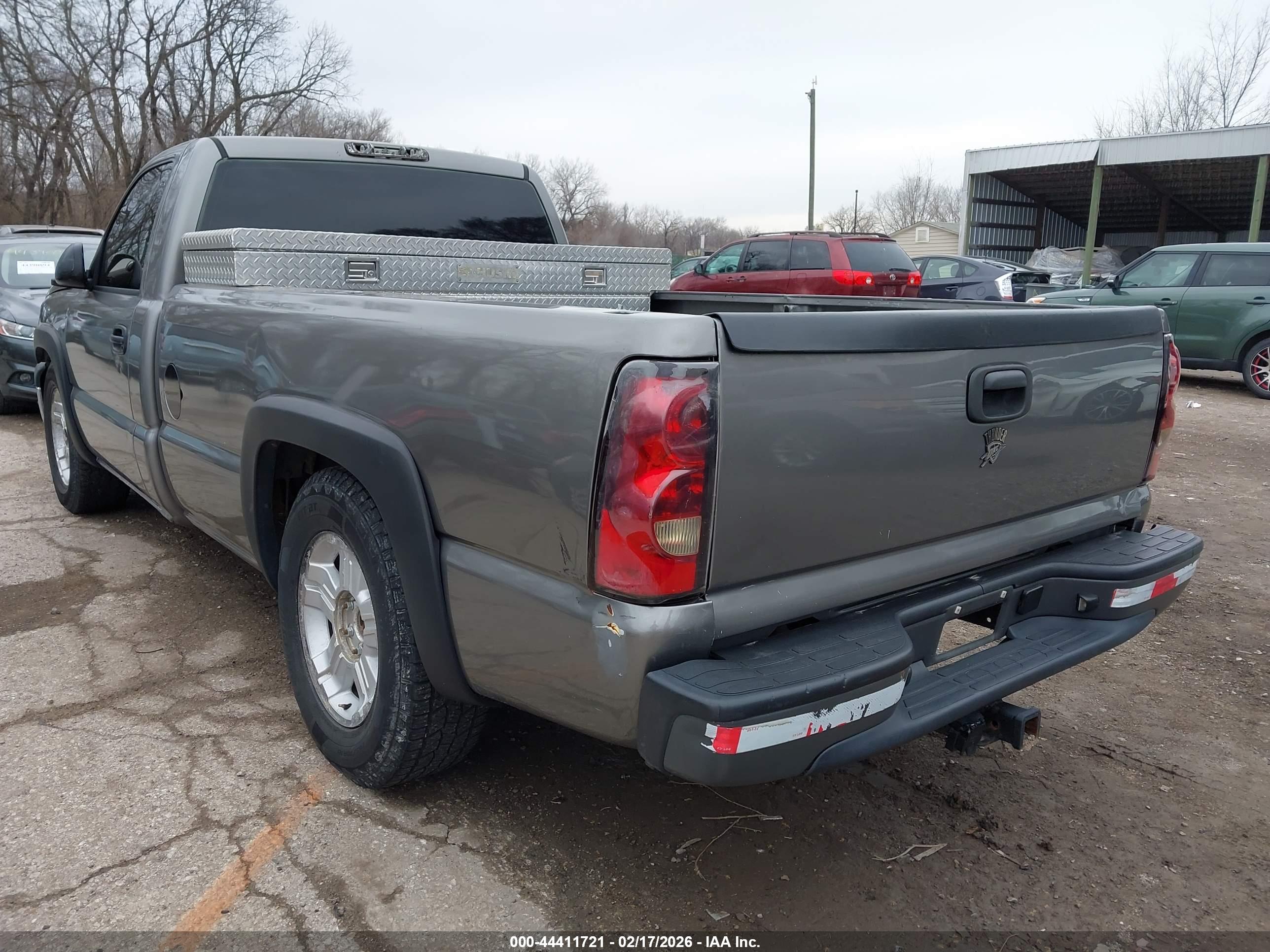 CHEVROLET SILVERADO image 6