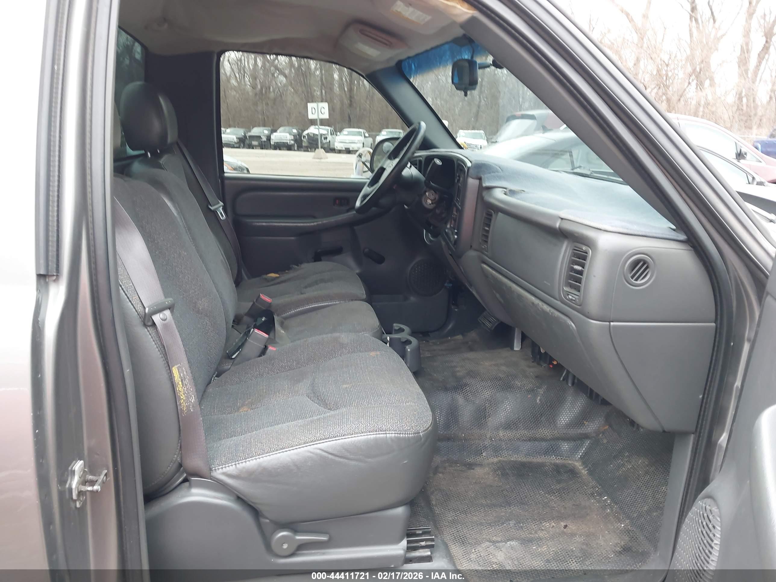 CHEVROLET SILVERADO image 8