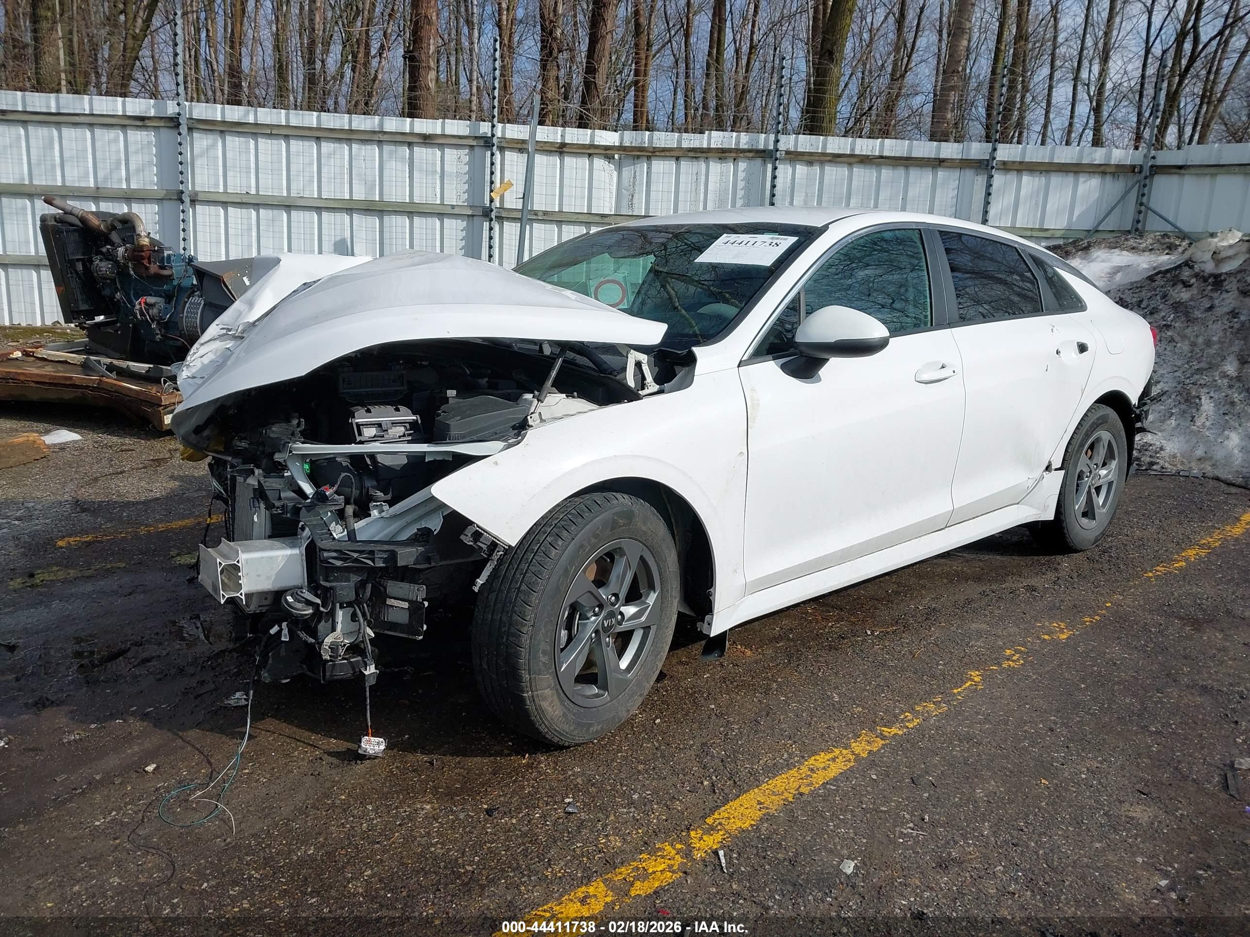 KIA K5 image 2
