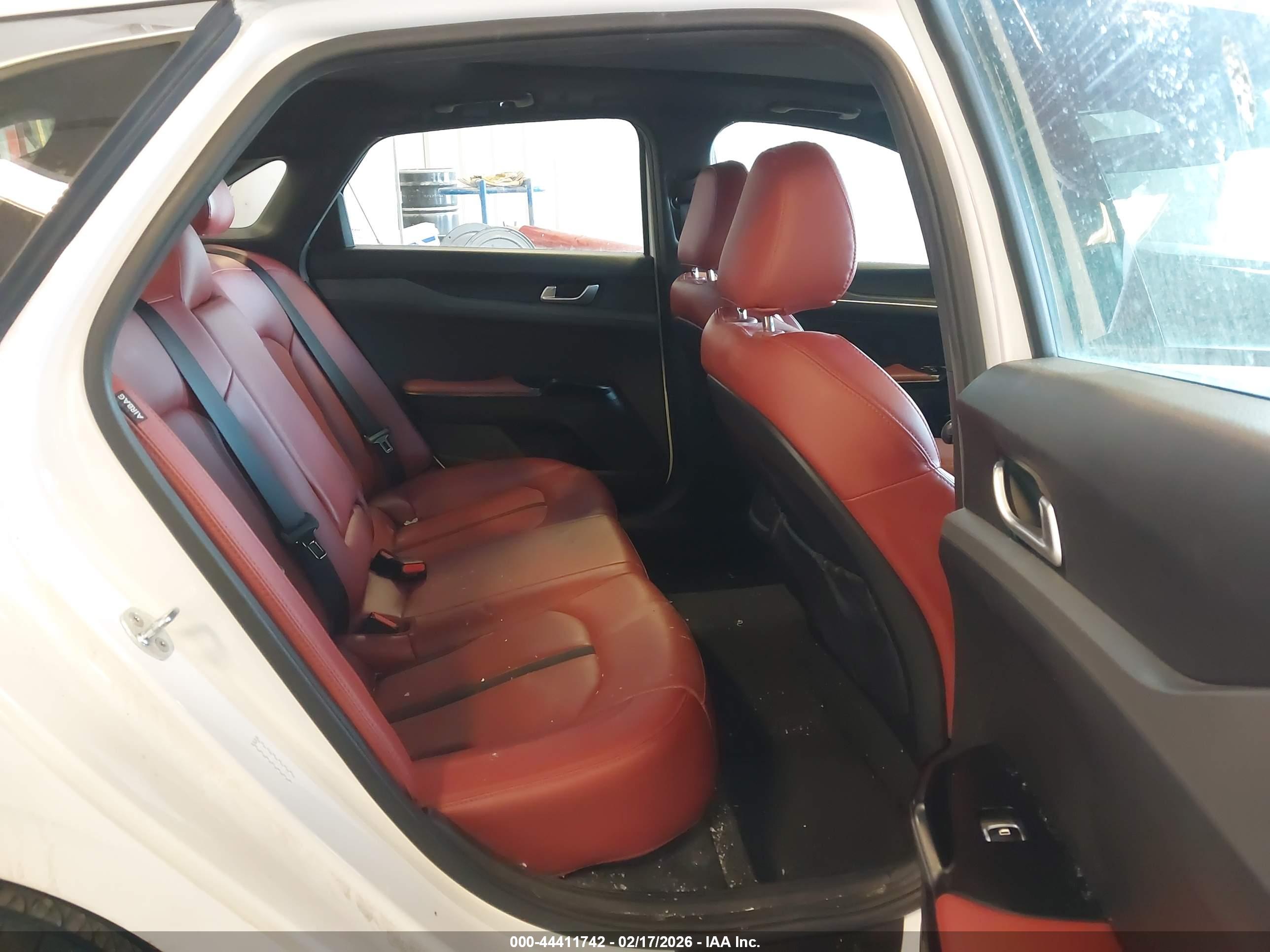KIA K5 image 8