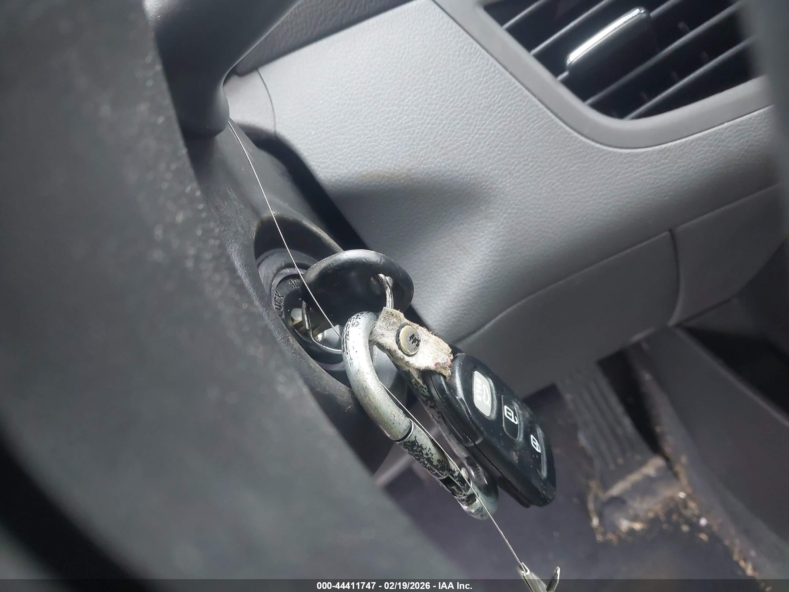 HYUNDAI ELANTRA image 11
