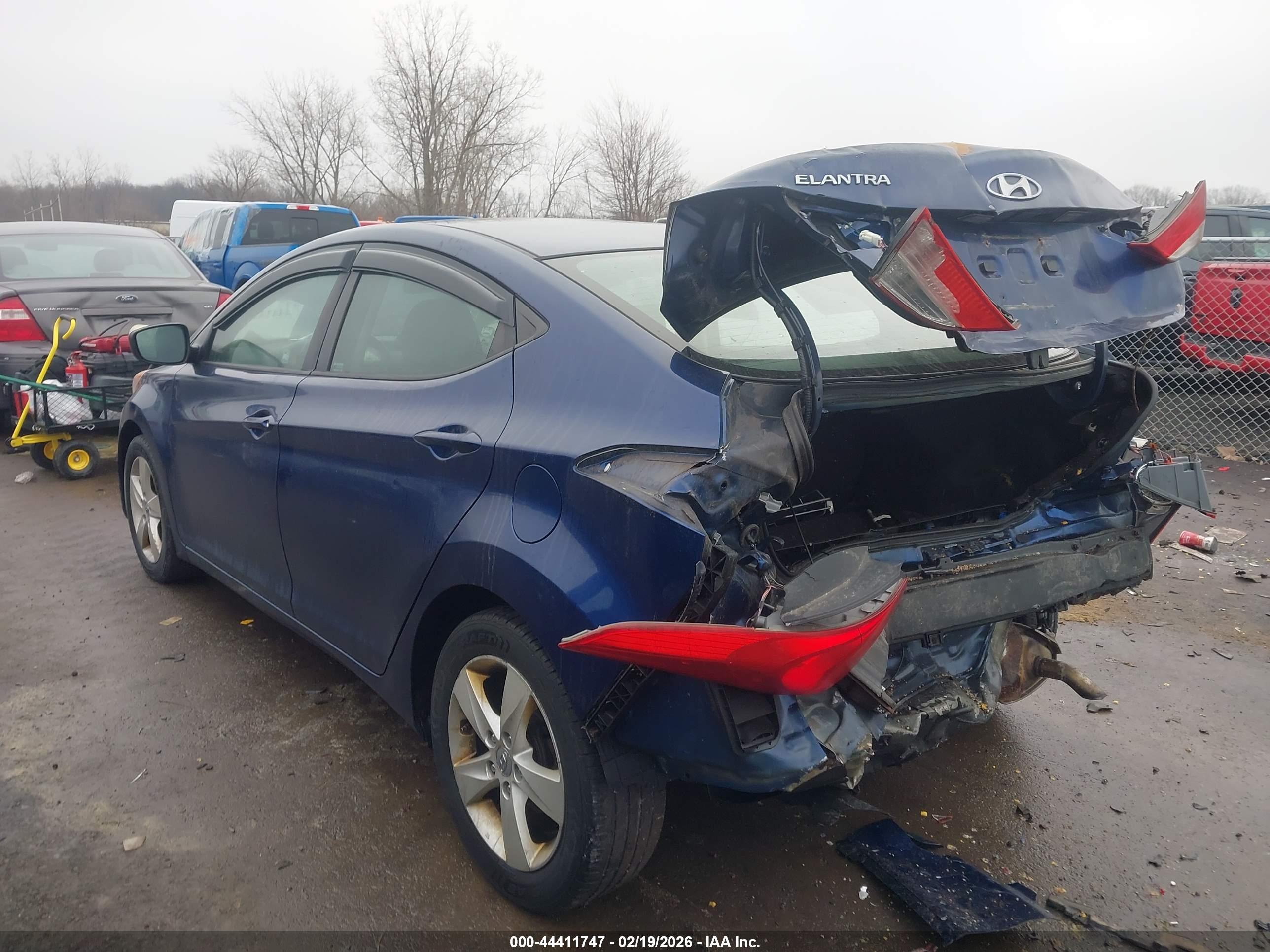 HYUNDAI ELANTRA image 3