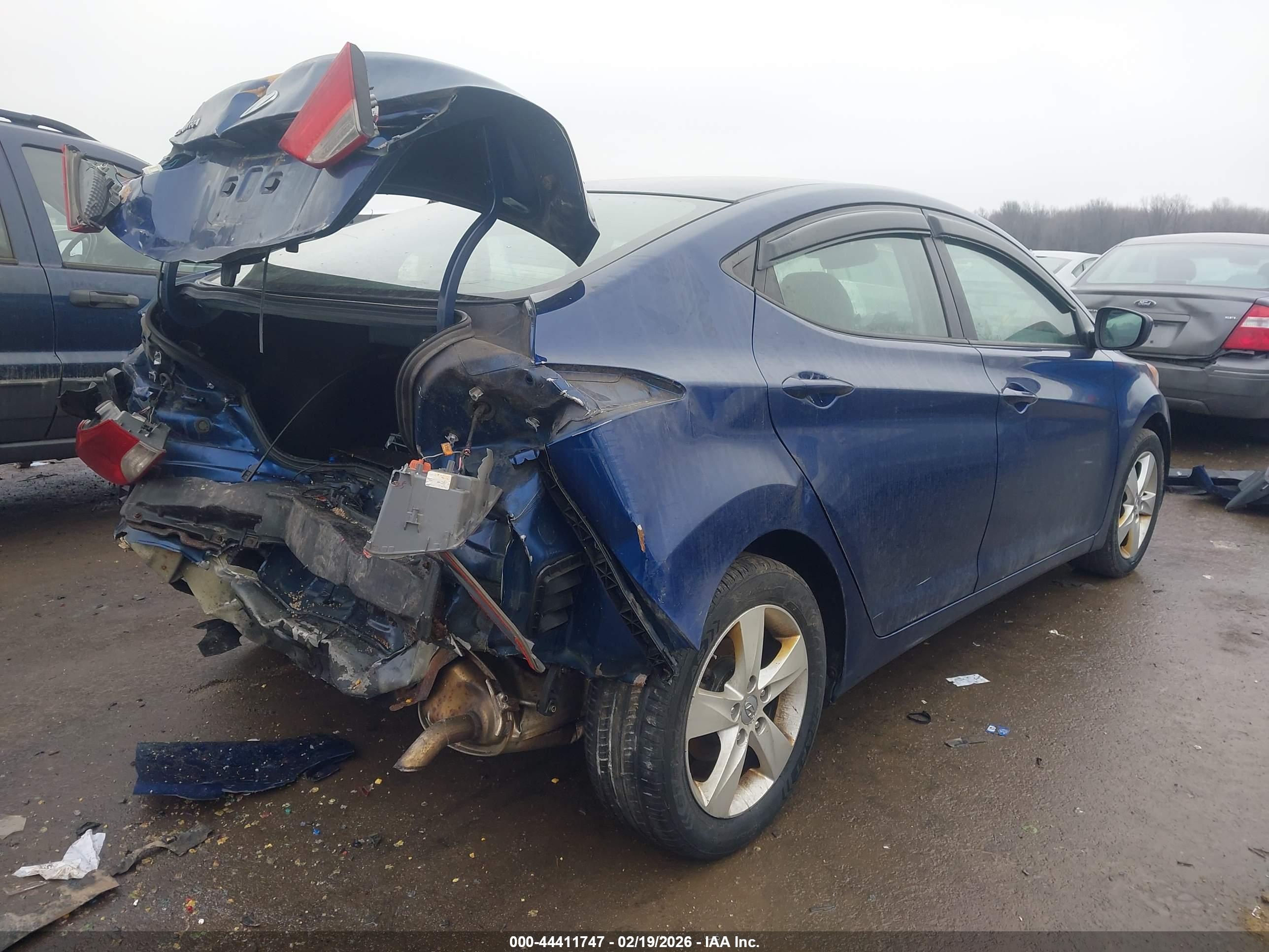 HYUNDAI ELANTRA image 4