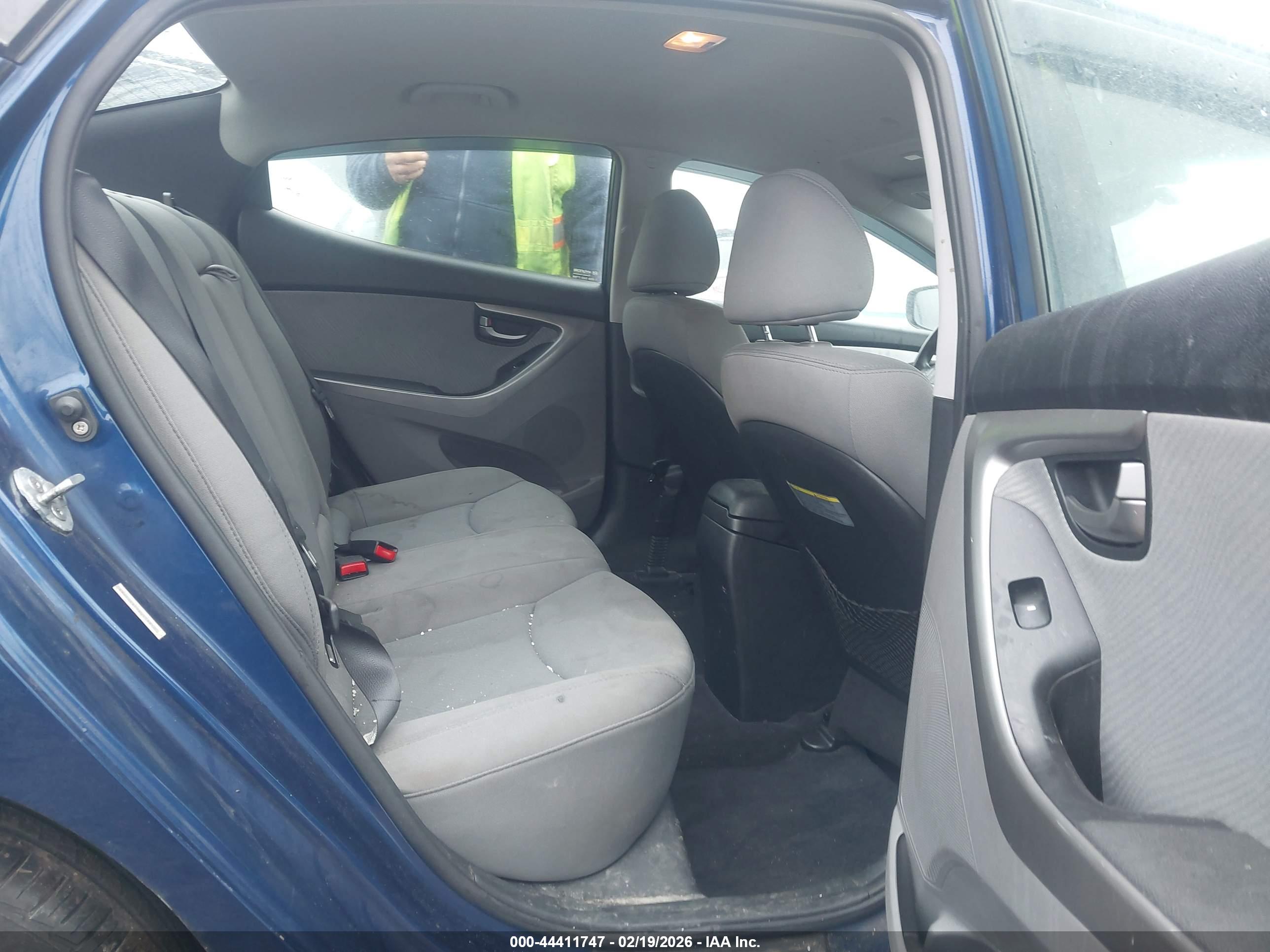 HYUNDAI ELANTRA image 8