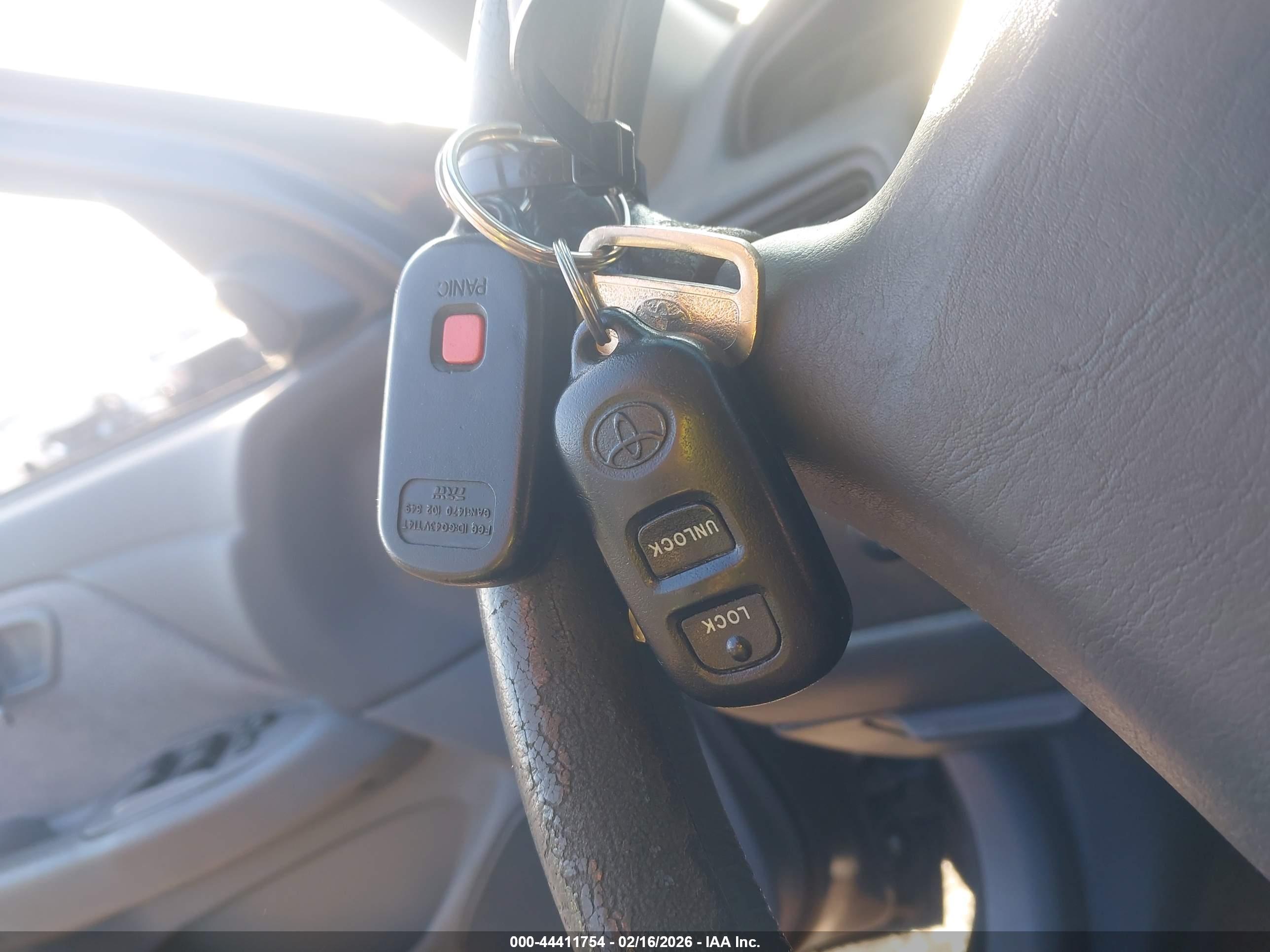 TOYOTA CAMRY image 11