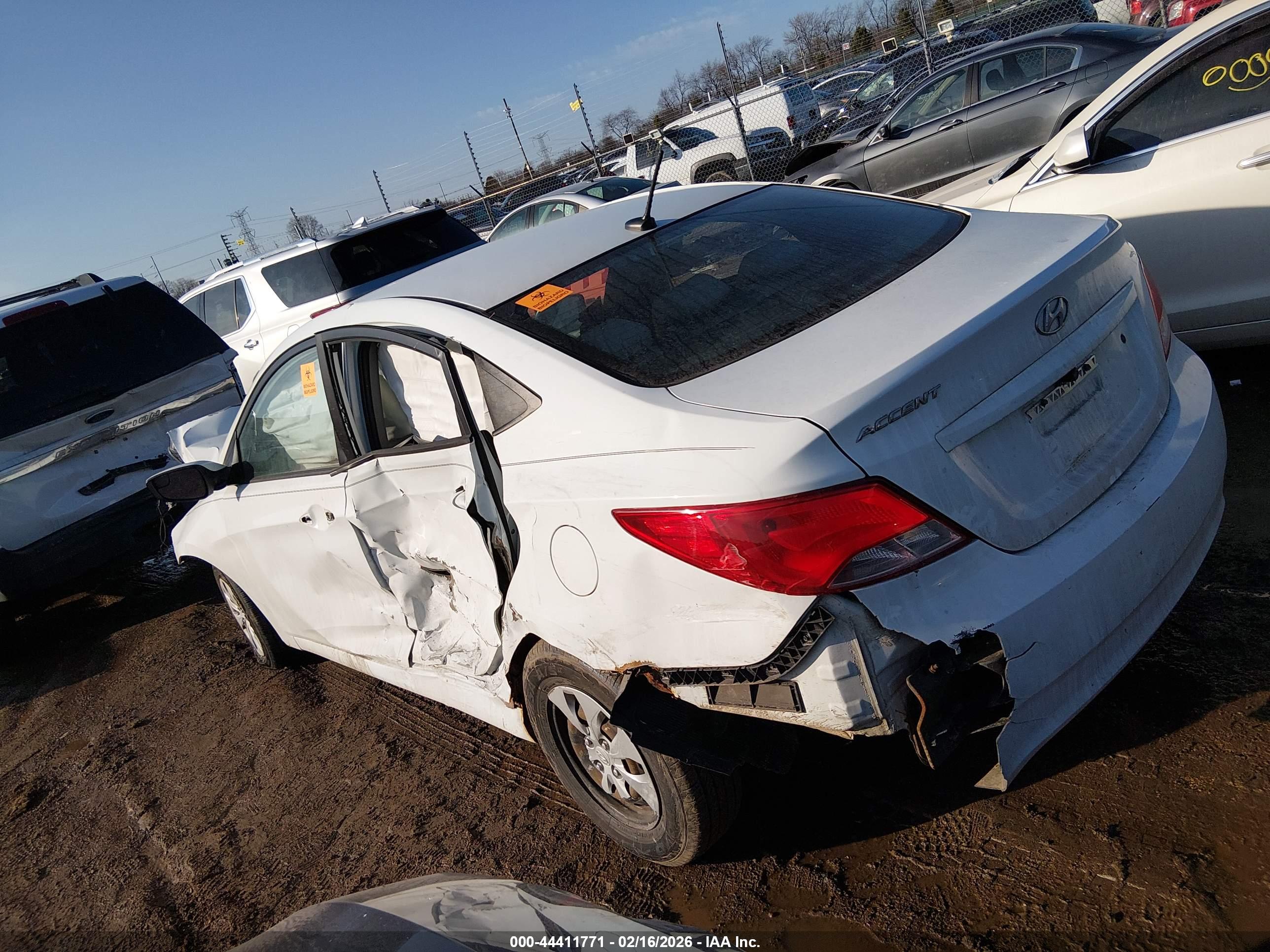 HYUNDAI ACCENT image 3