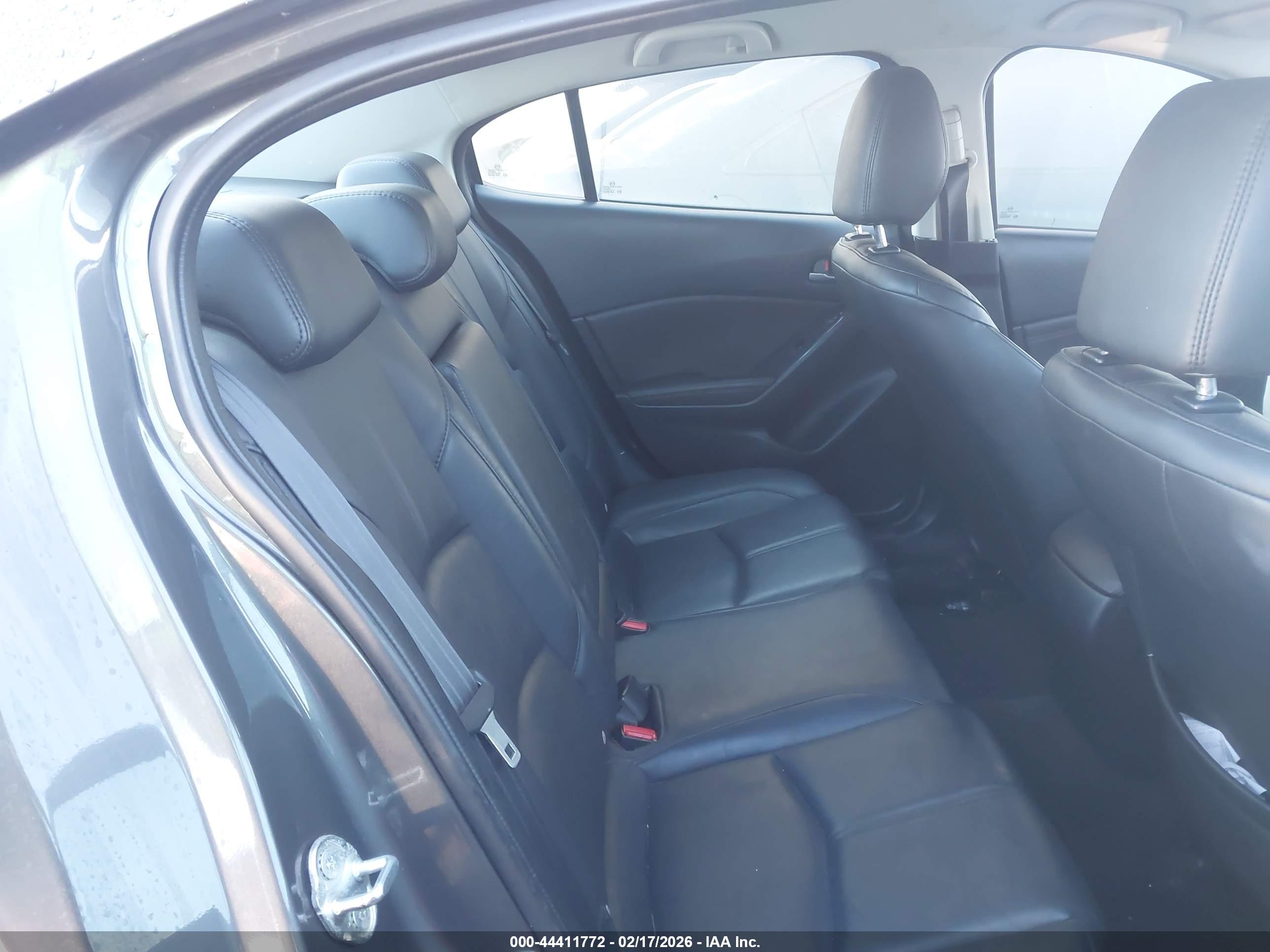 MAZDA MAZDA3 image 8