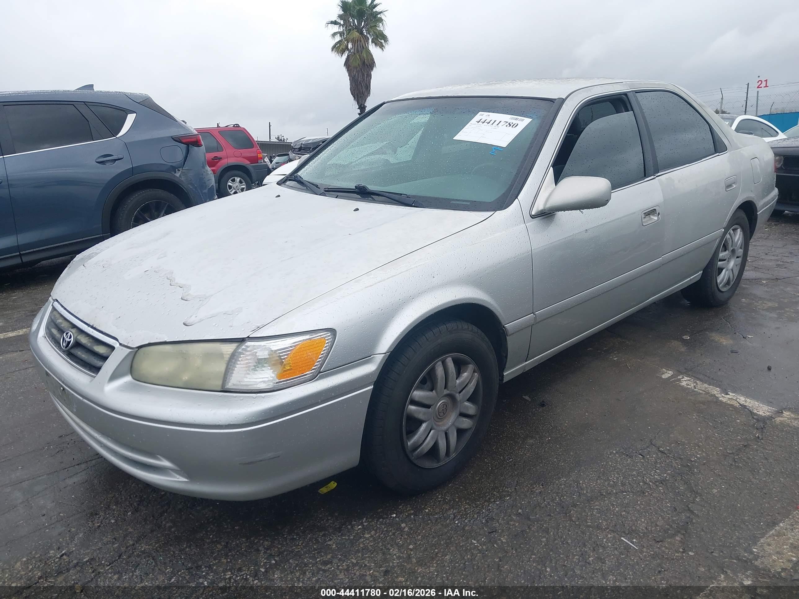 TOYOTA CAMRY image 2