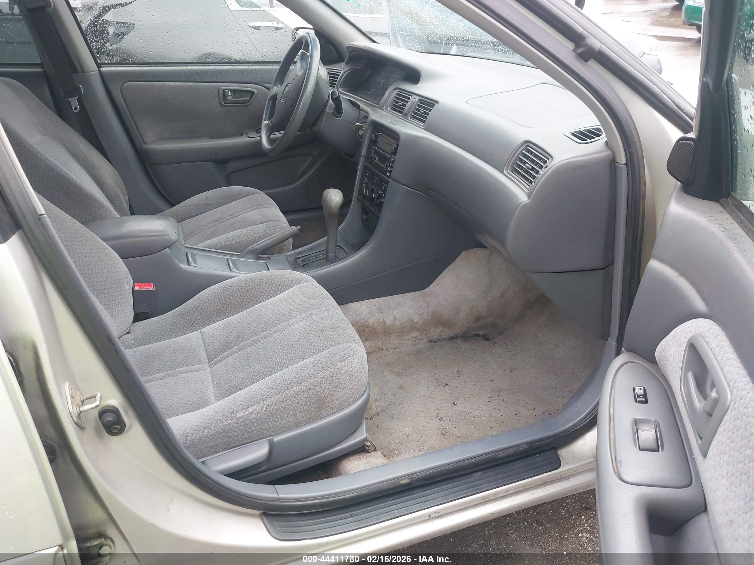 TOYOTA CAMRY image 5