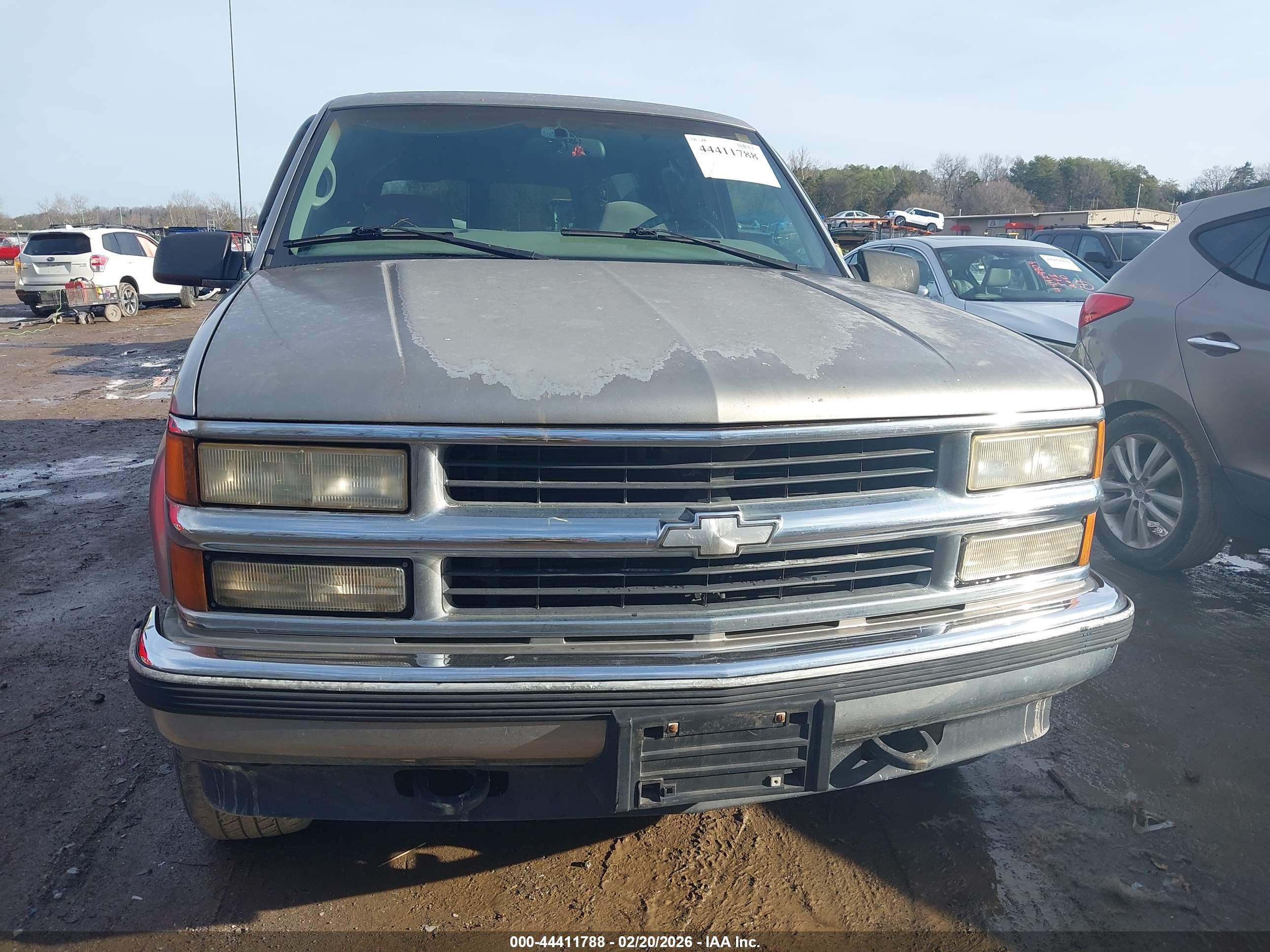 CHEVROLET SUBURBAN image 6