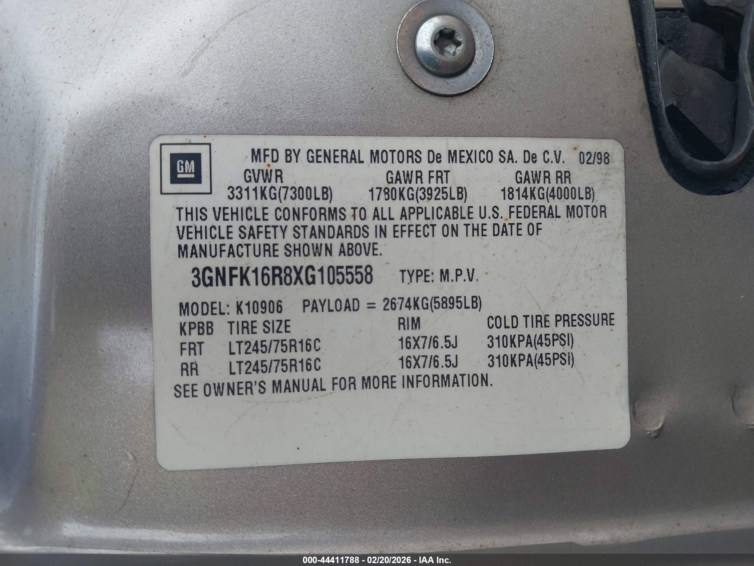 CHEVROLET SUBURBAN image 9