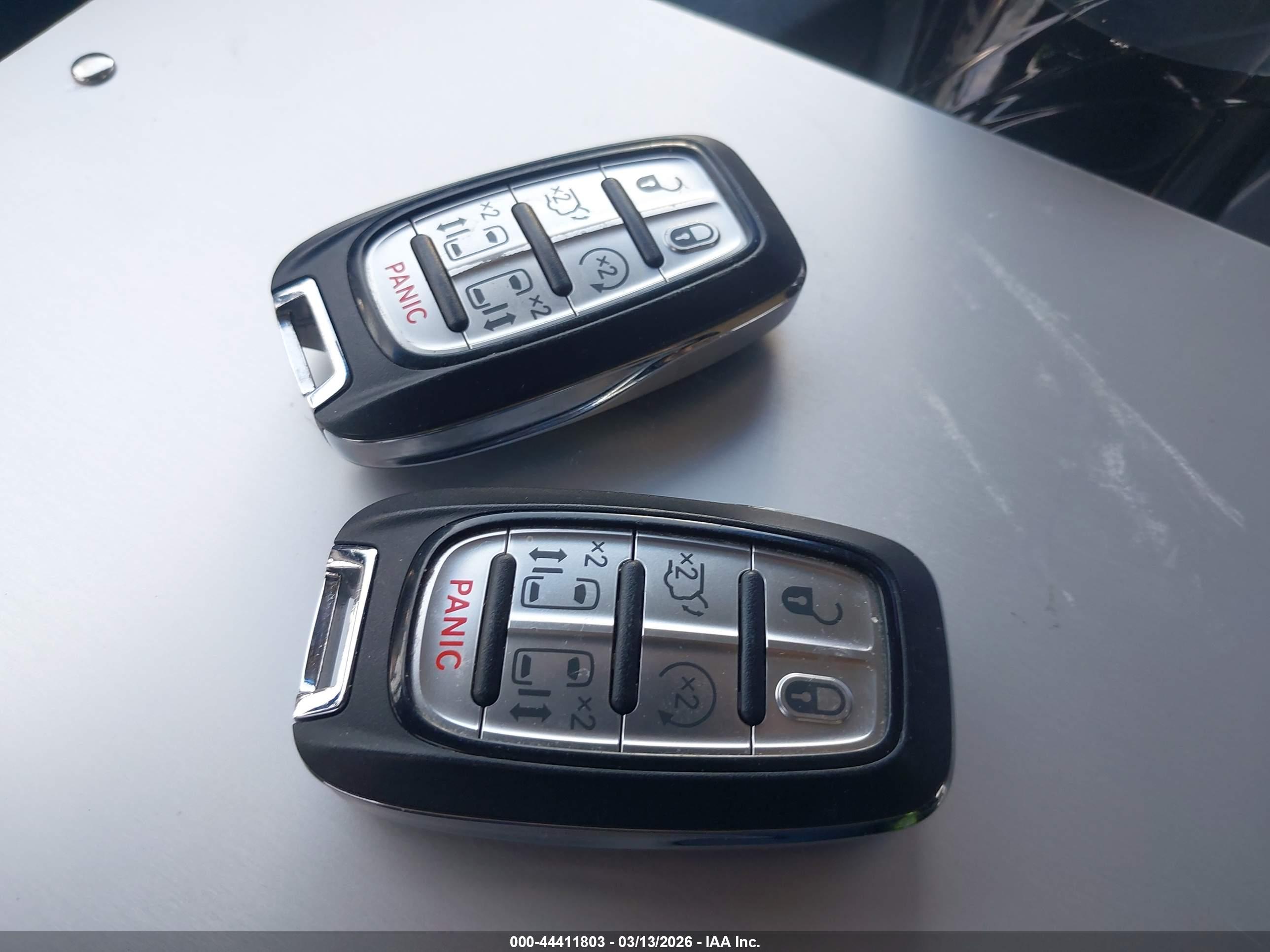 CHRYSLER PACIFICA image 11