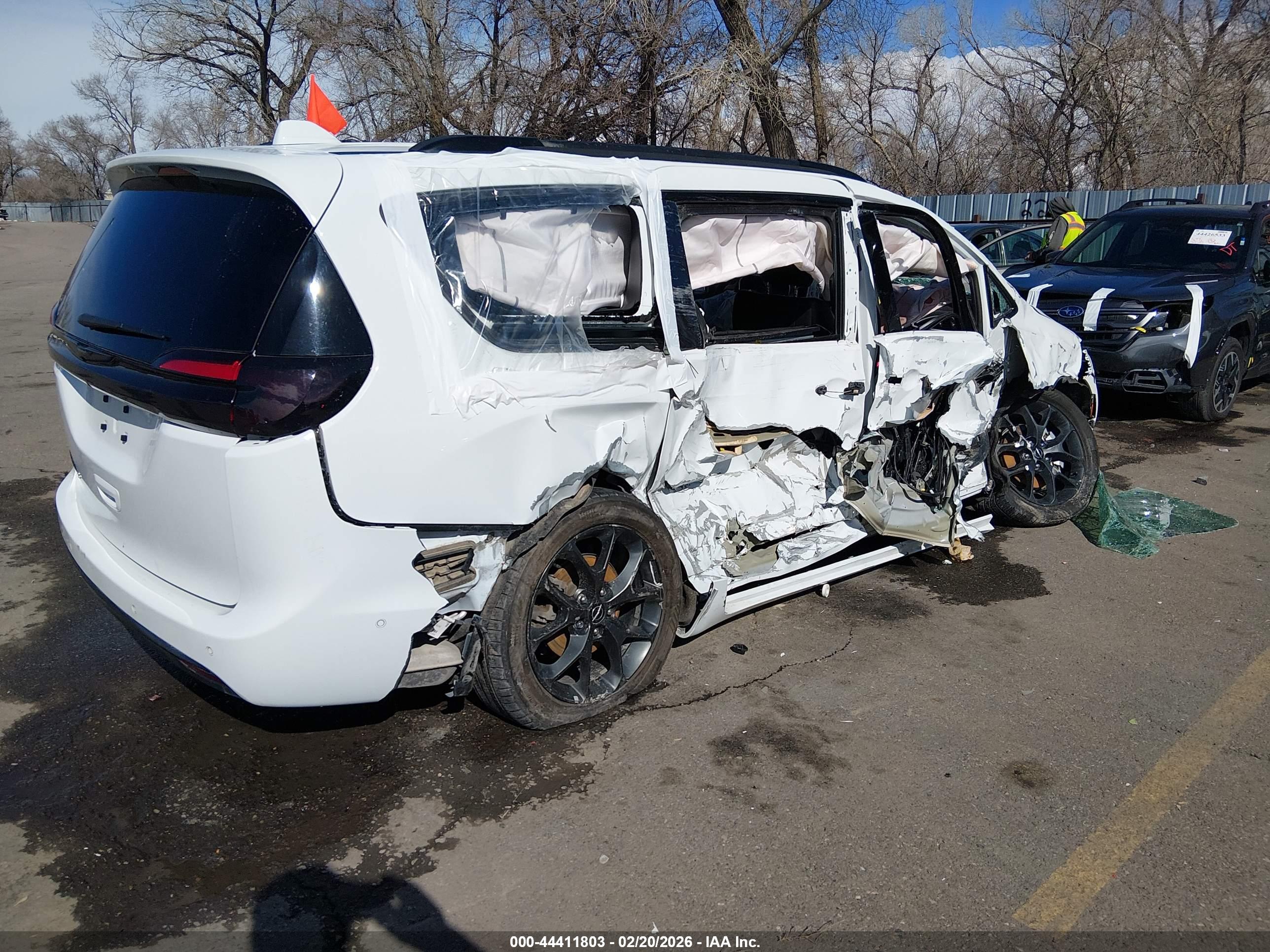 CHRYSLER PACIFICA image 4