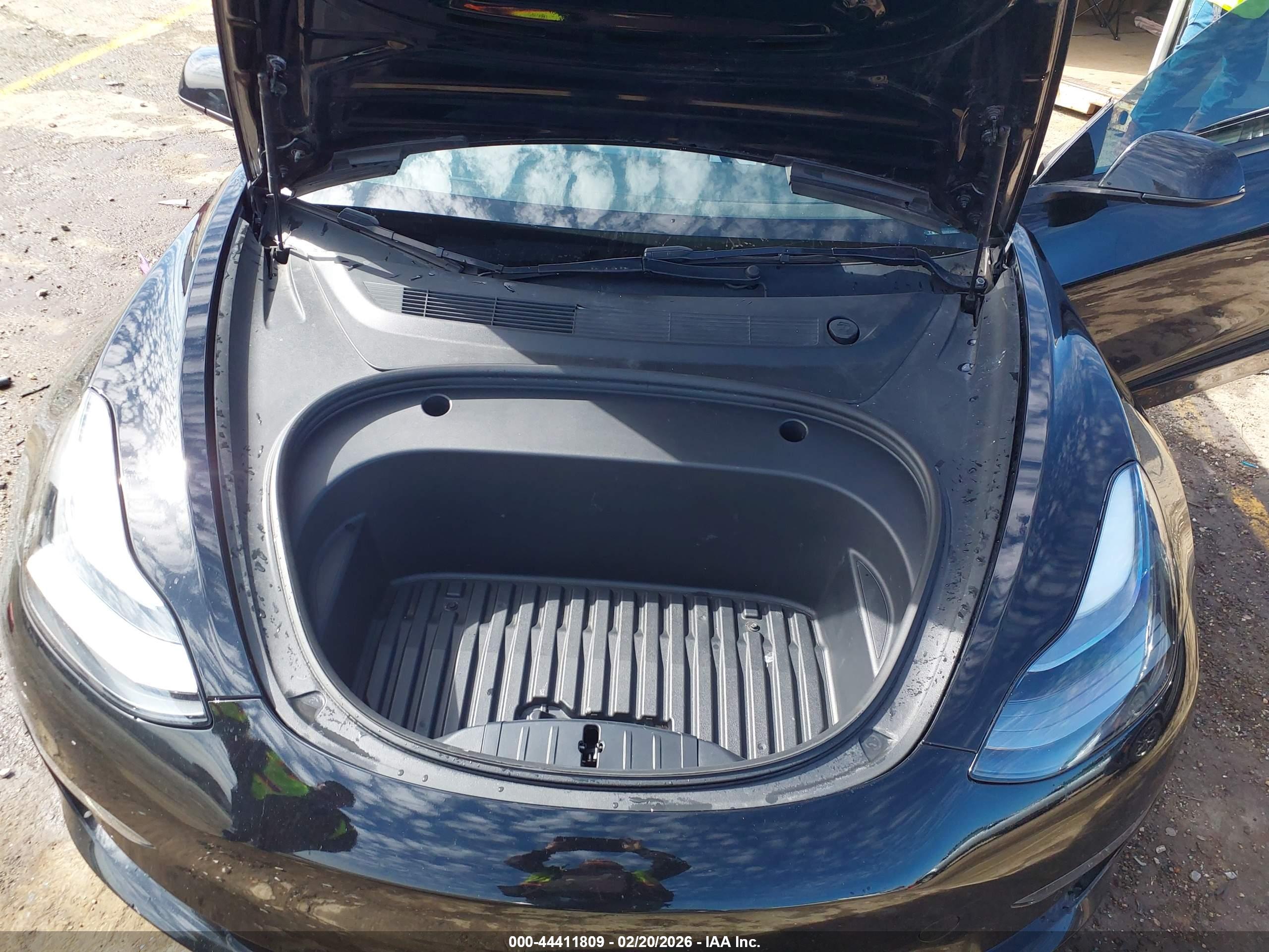 TESLA MODEL image 10