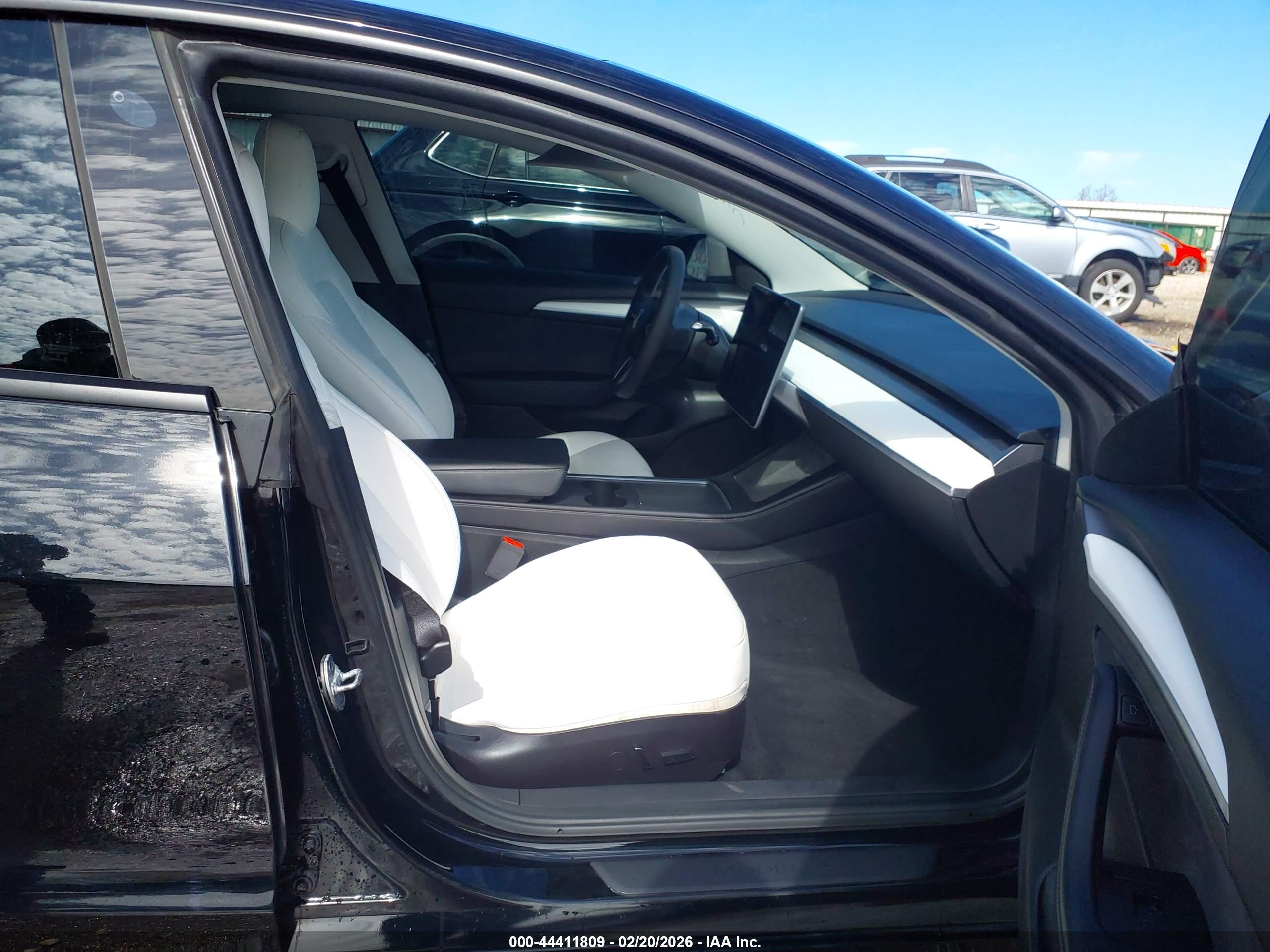 TESLA MODEL image 5