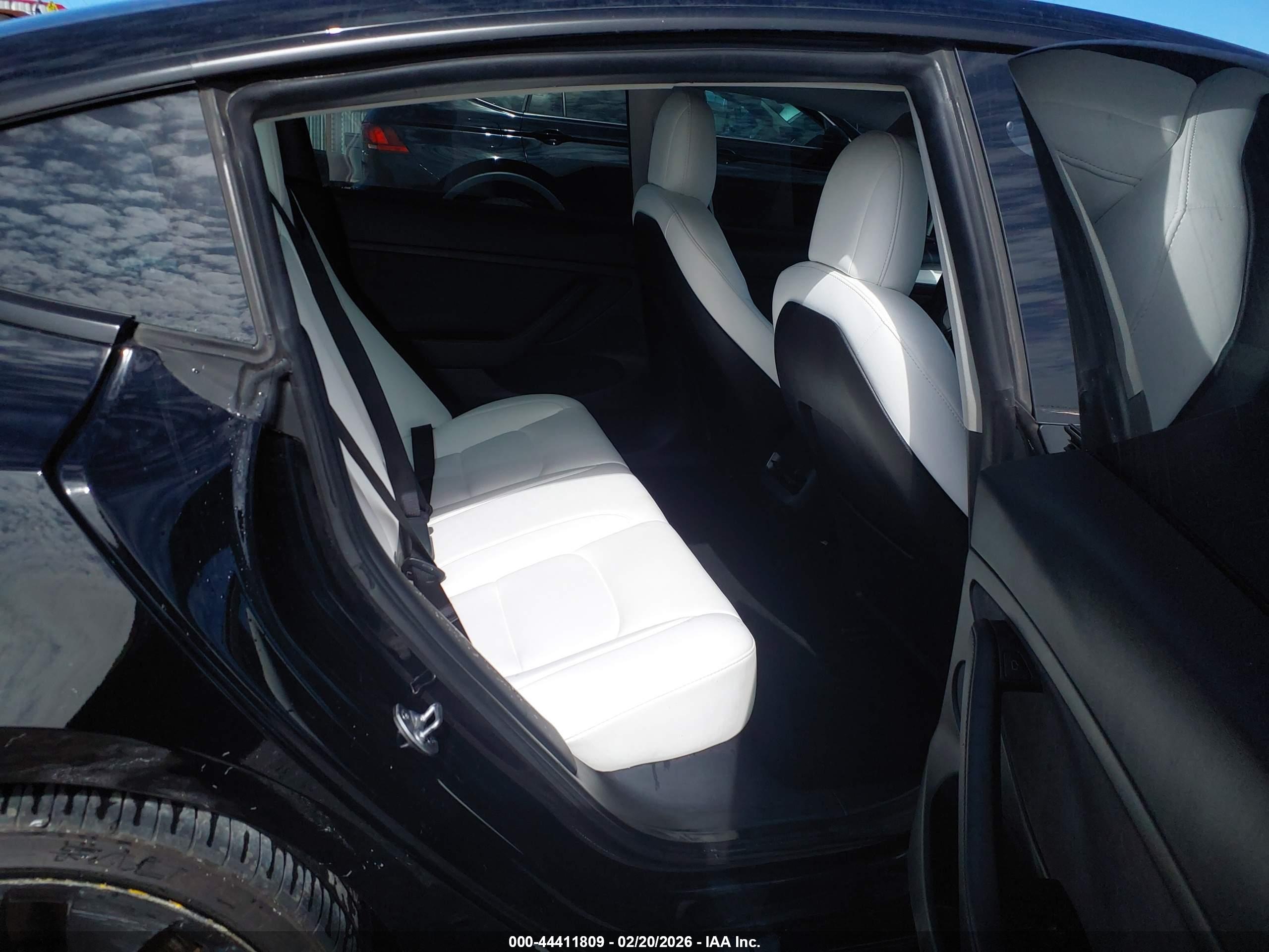 TESLA MODEL image 8
