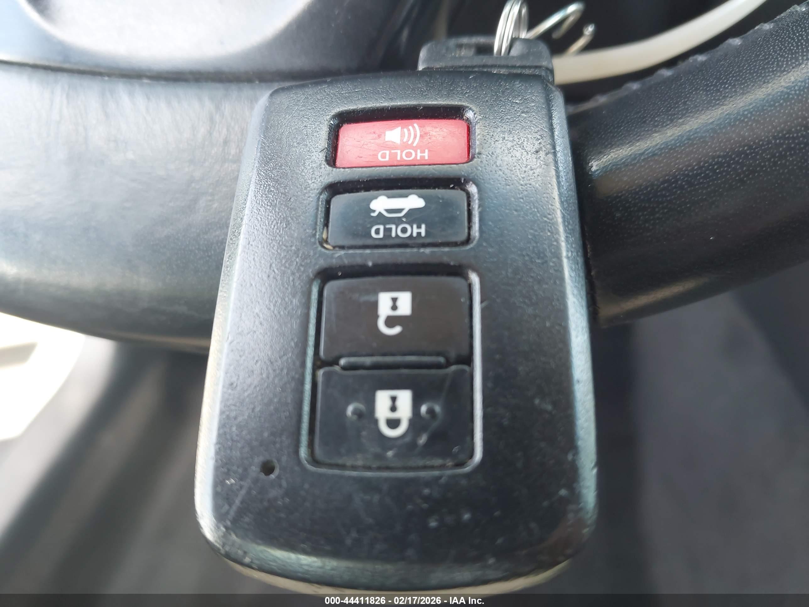 TOYOTA AVALON image 11