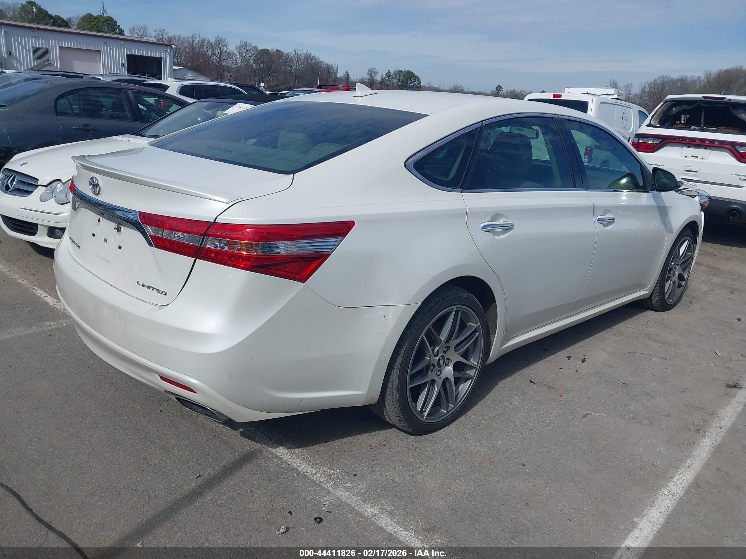 TOYOTA AVALON image 4
